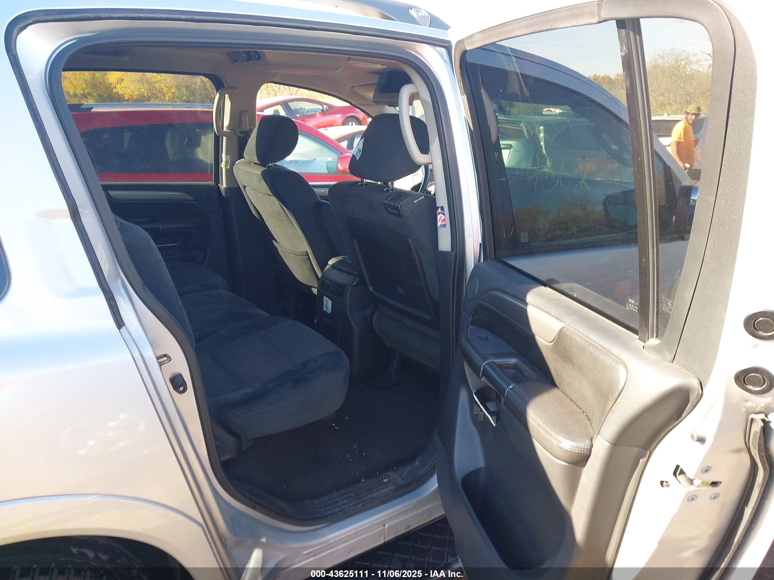 NISSAN ARMADA image 8