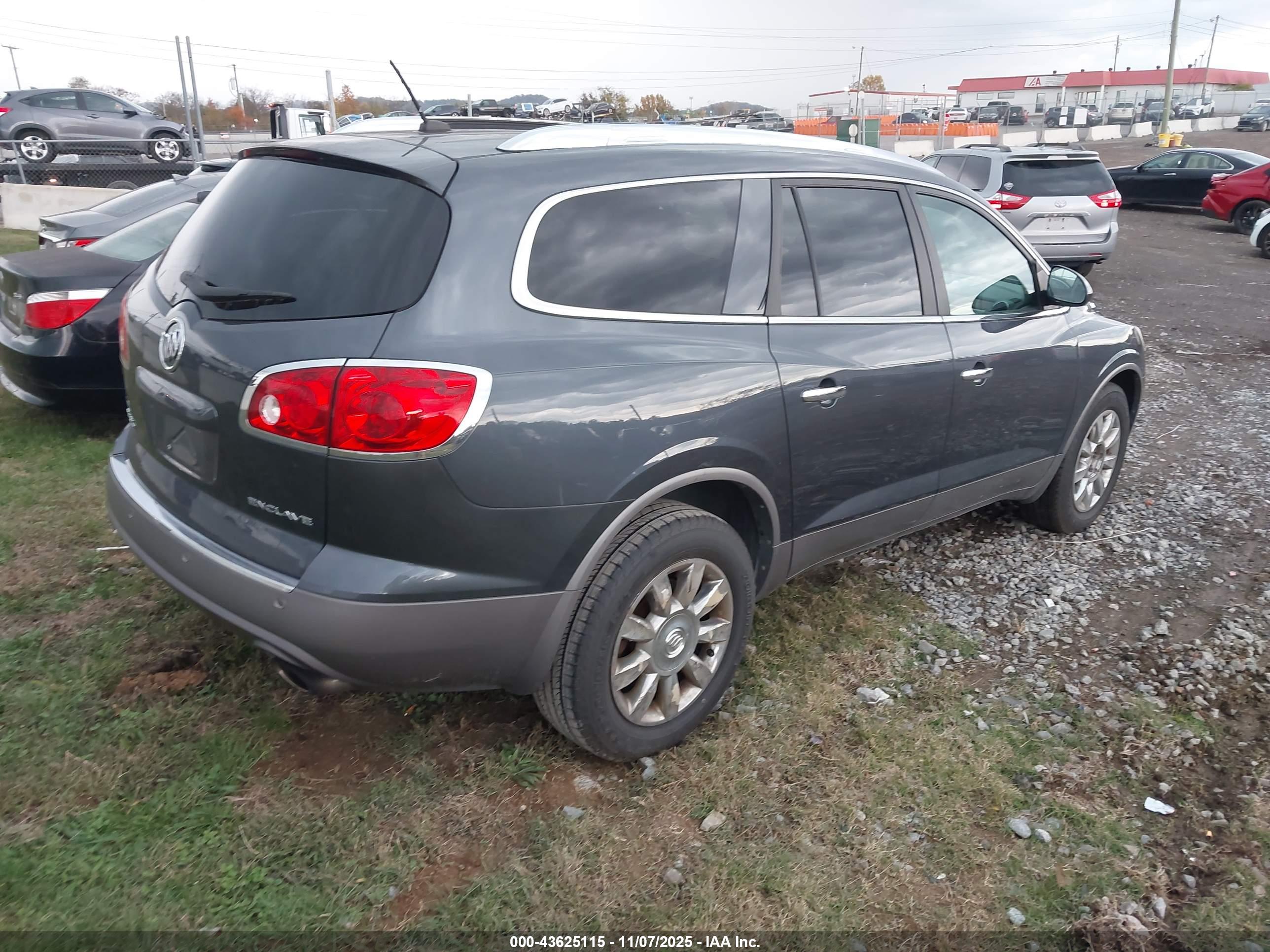 BUICK ENCLAVE image 4