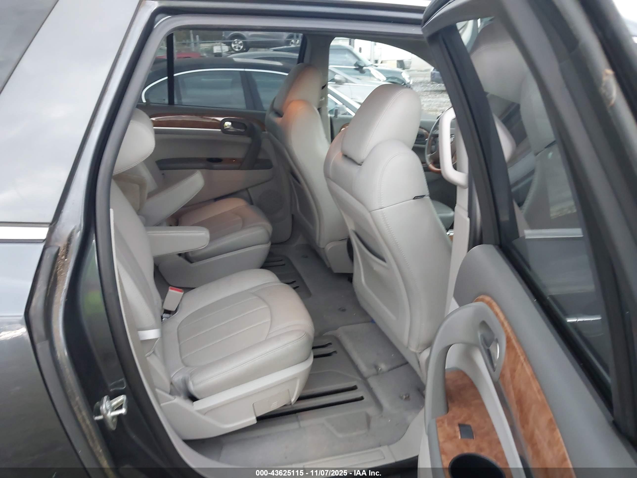 BUICK ENCLAVE image 8