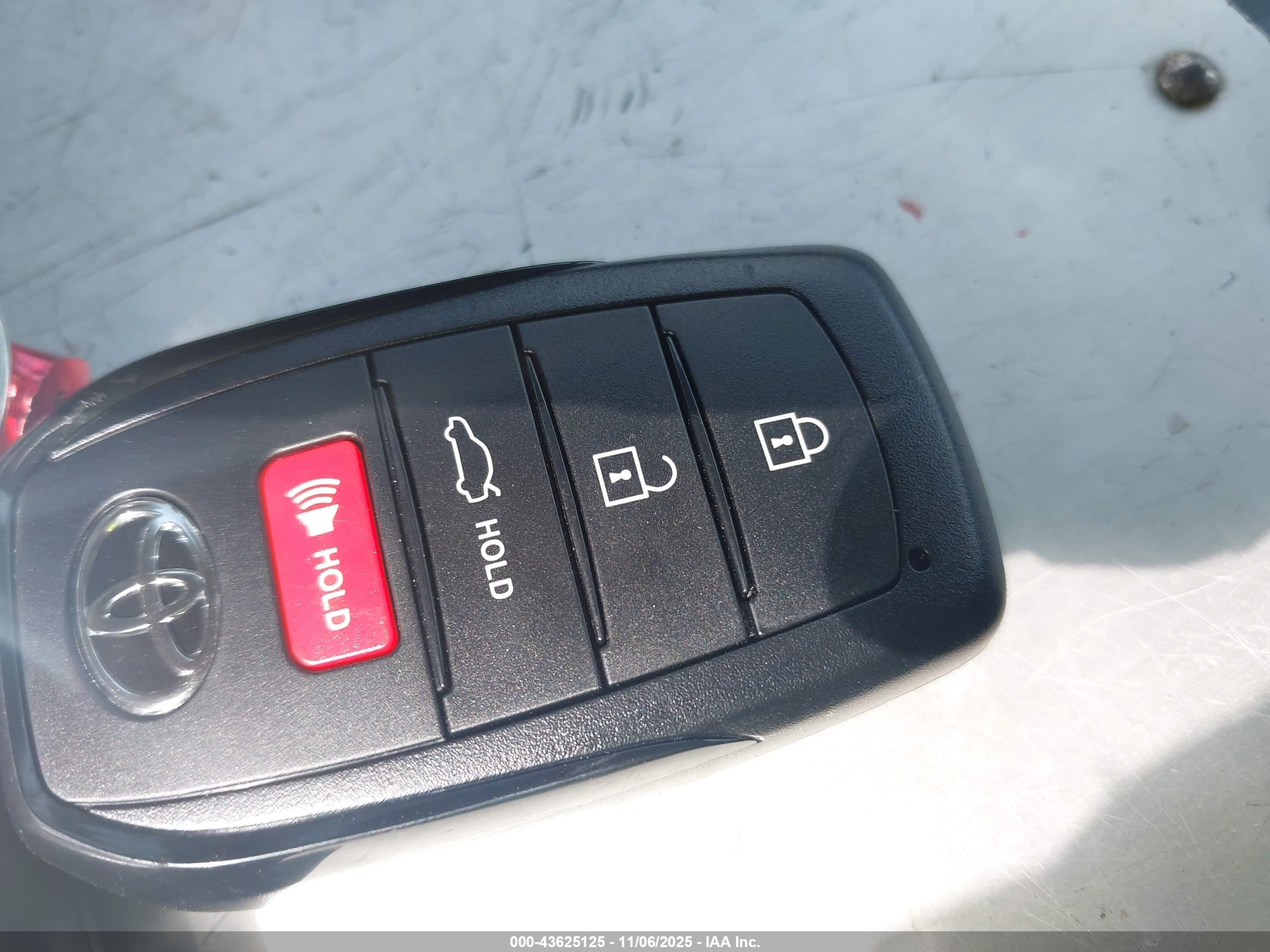 TOYOTA CAMRY image 11