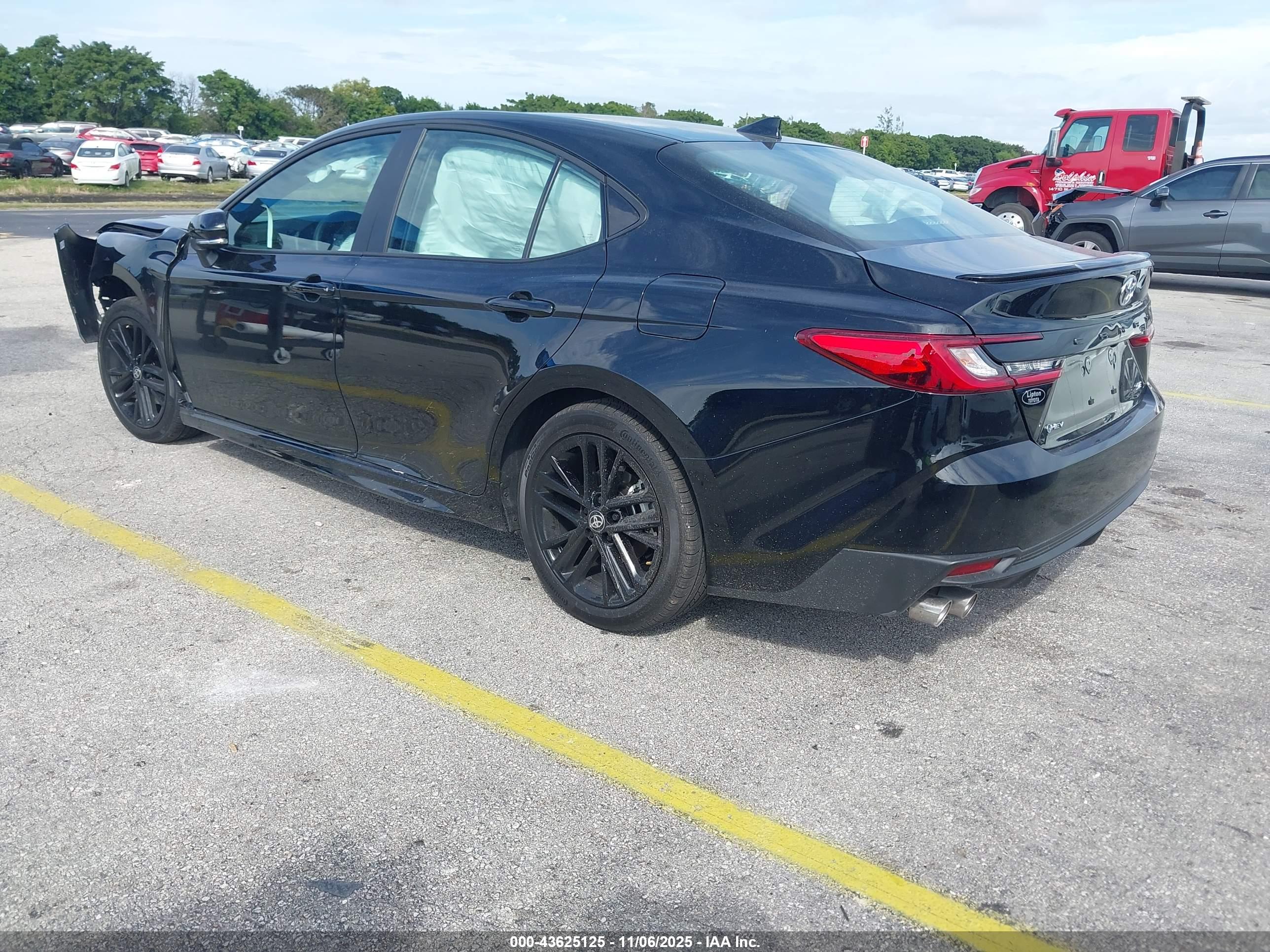 TOYOTA CAMRY image 3