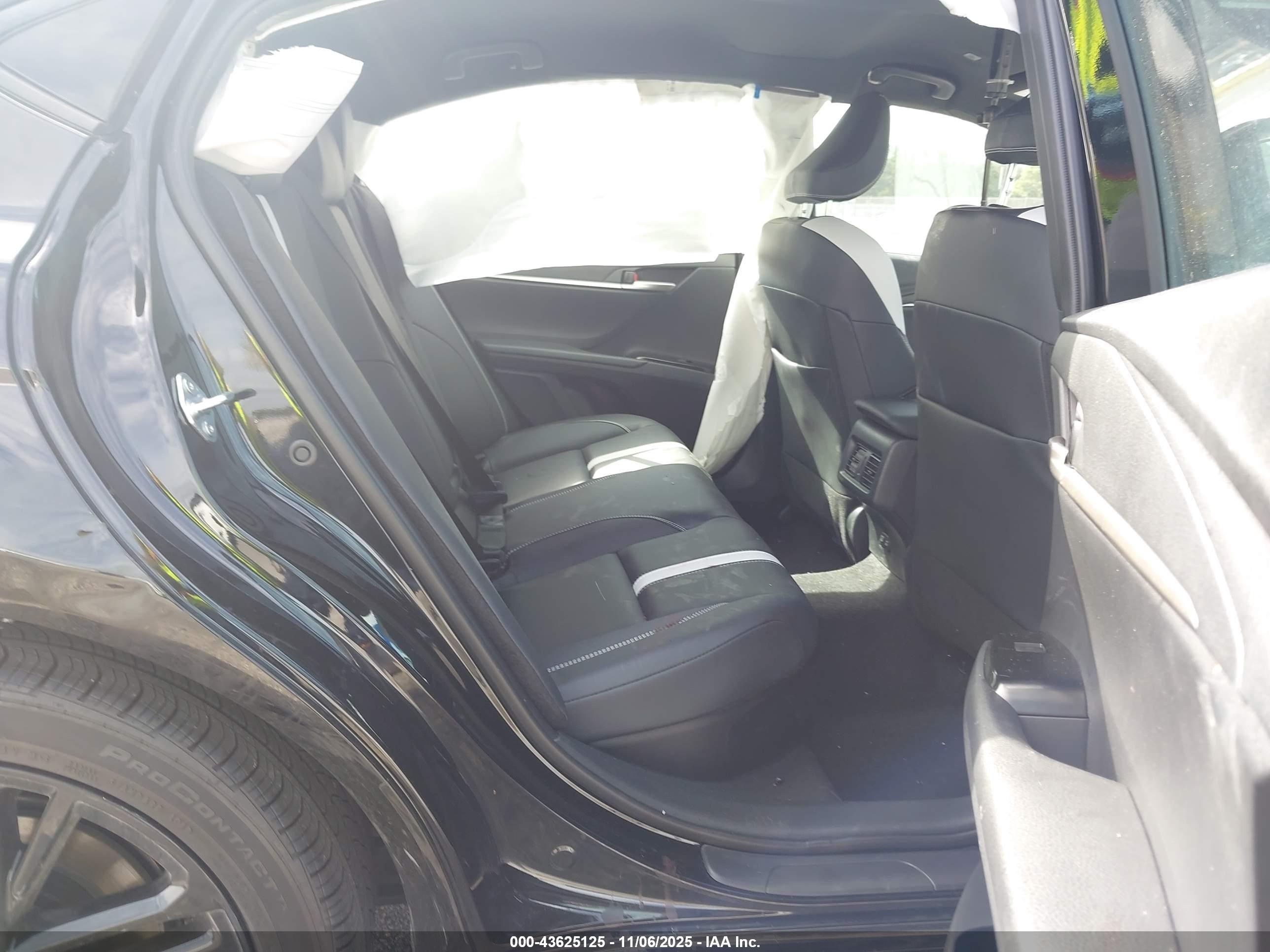 TOYOTA CAMRY image 8