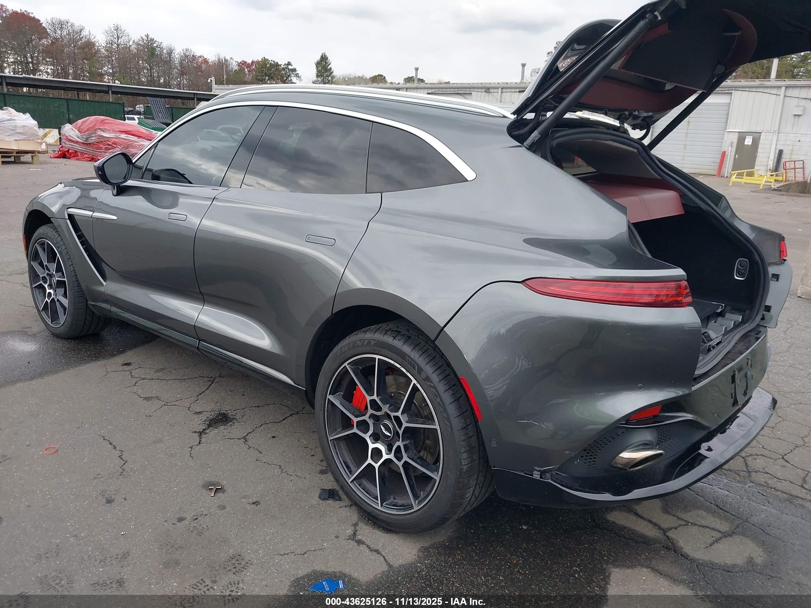 ASTON MARTIN image 3