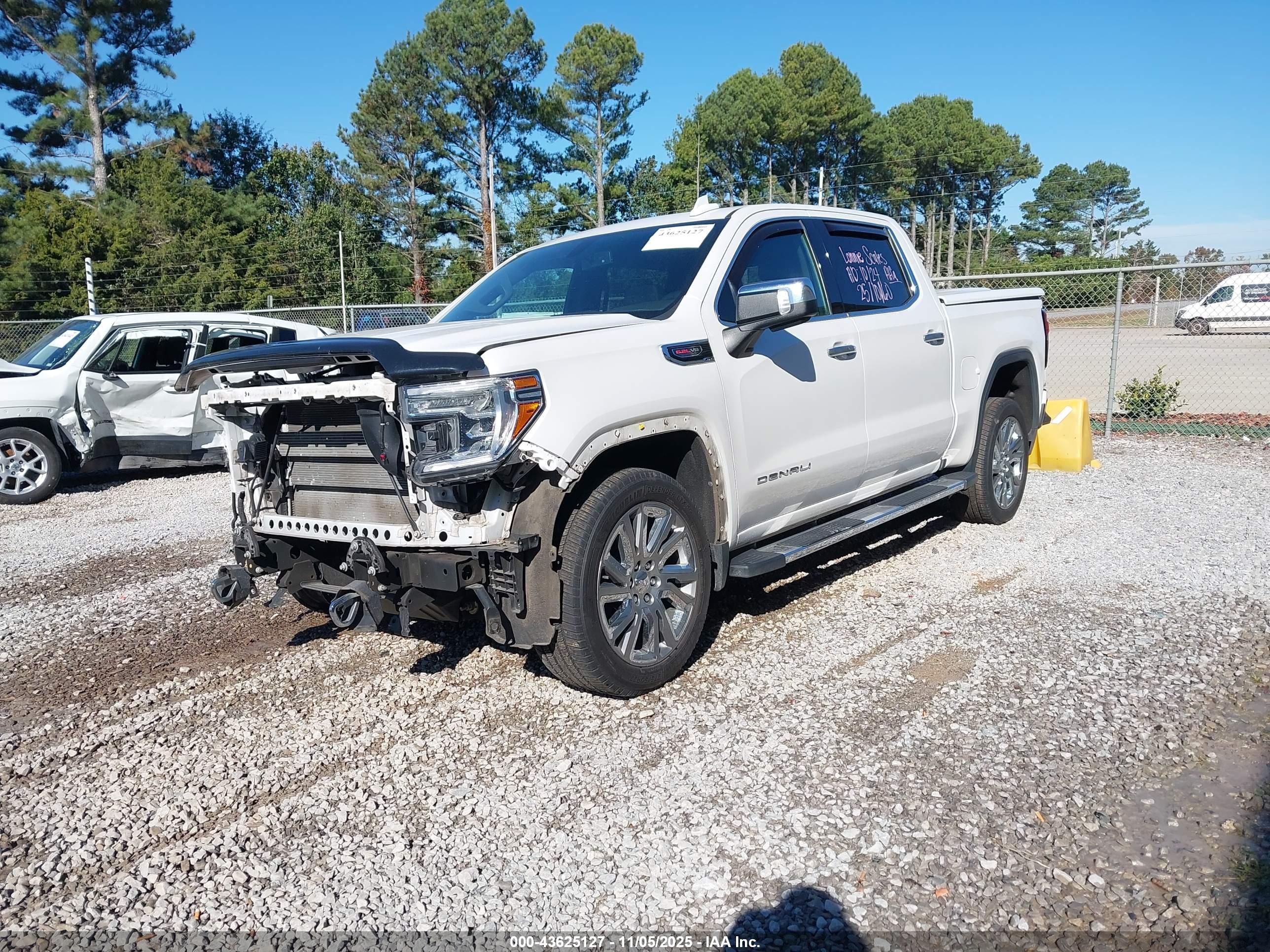 GMC SIERRA image 2