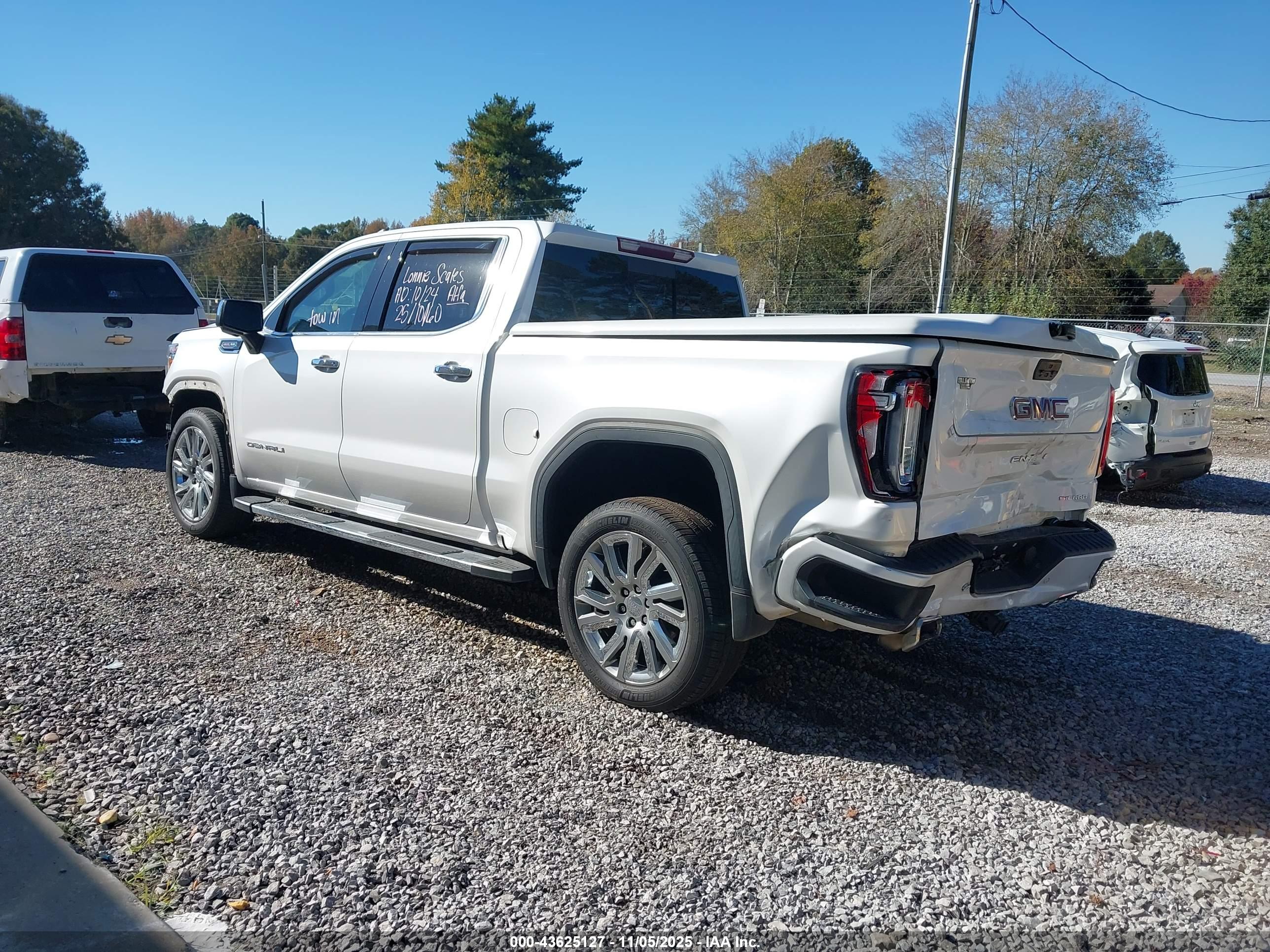 GMC SIERRA image 3