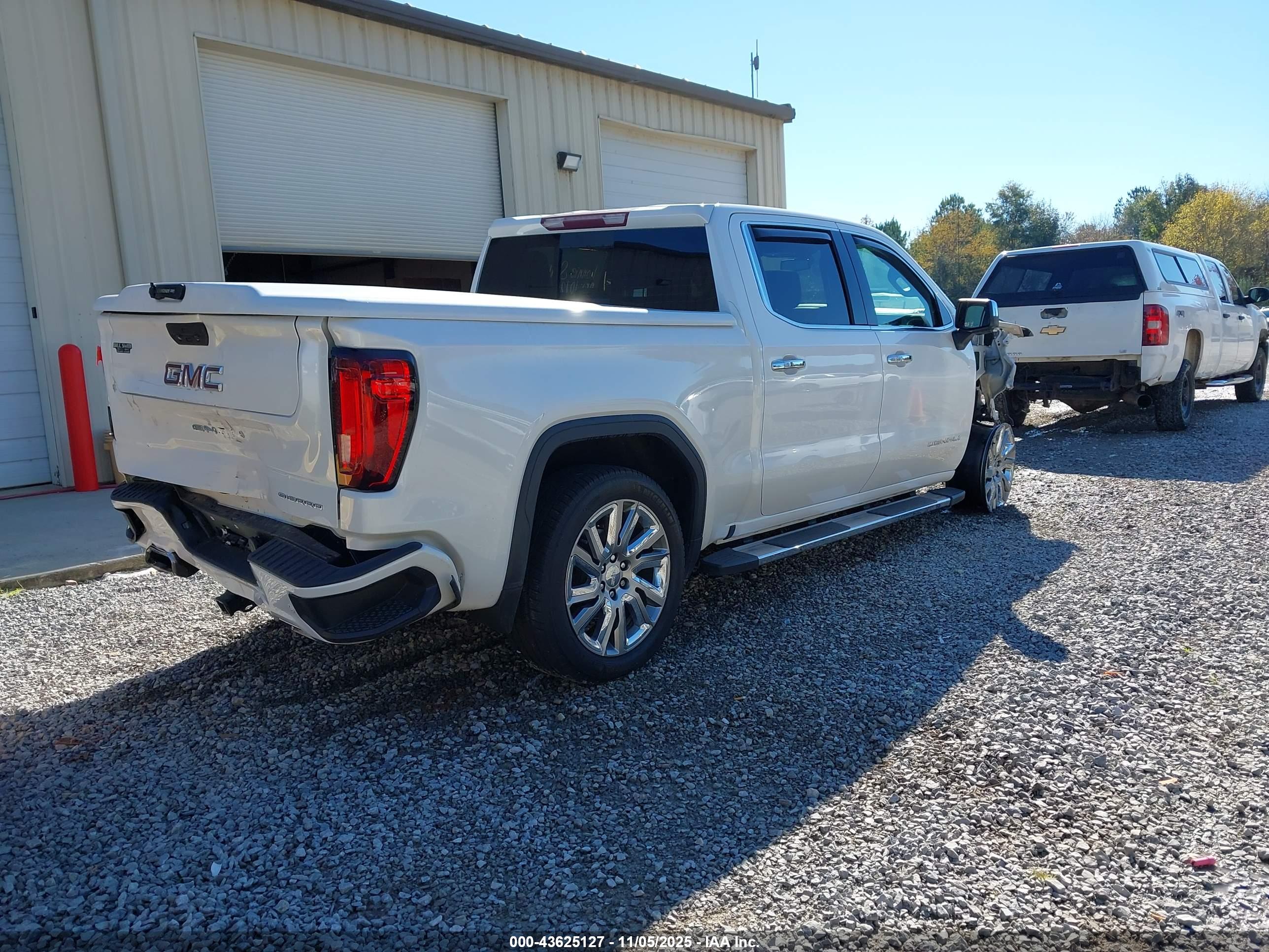 GMC SIERRA image 4