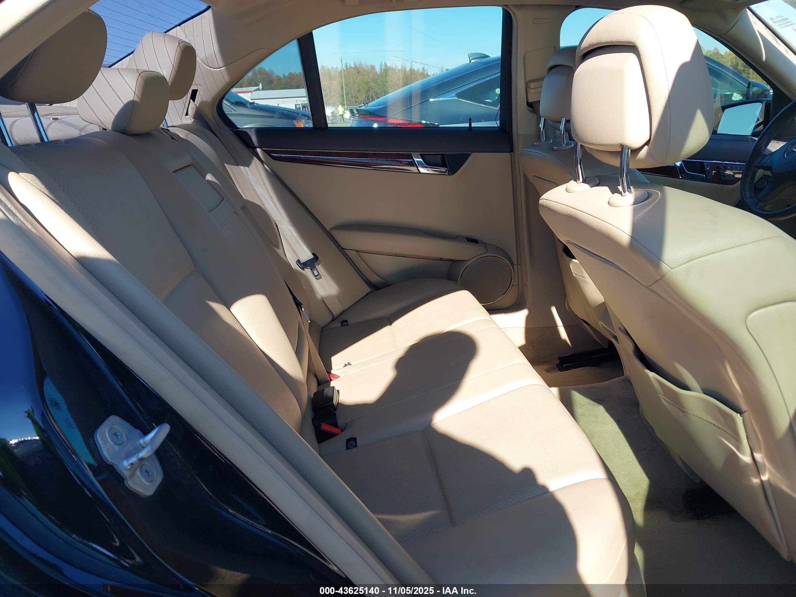 MERCEDES-BENZ C image 8