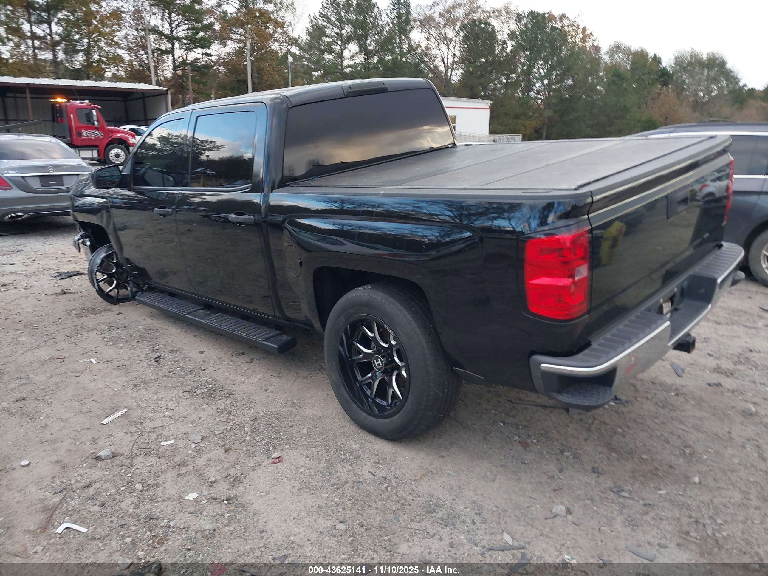 CHEVROLET SILVERADO image 3