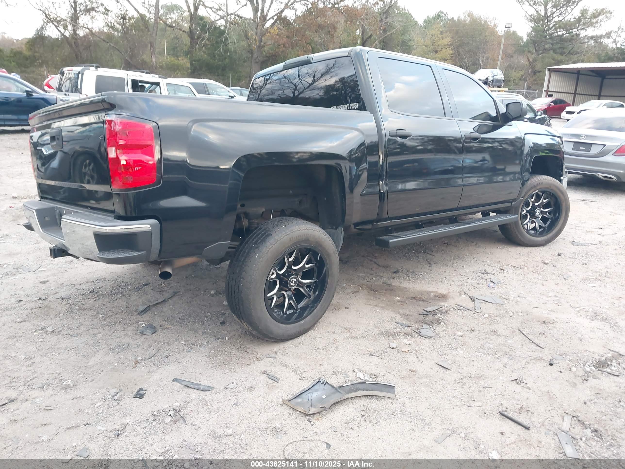 CHEVROLET SILVERADO image 4