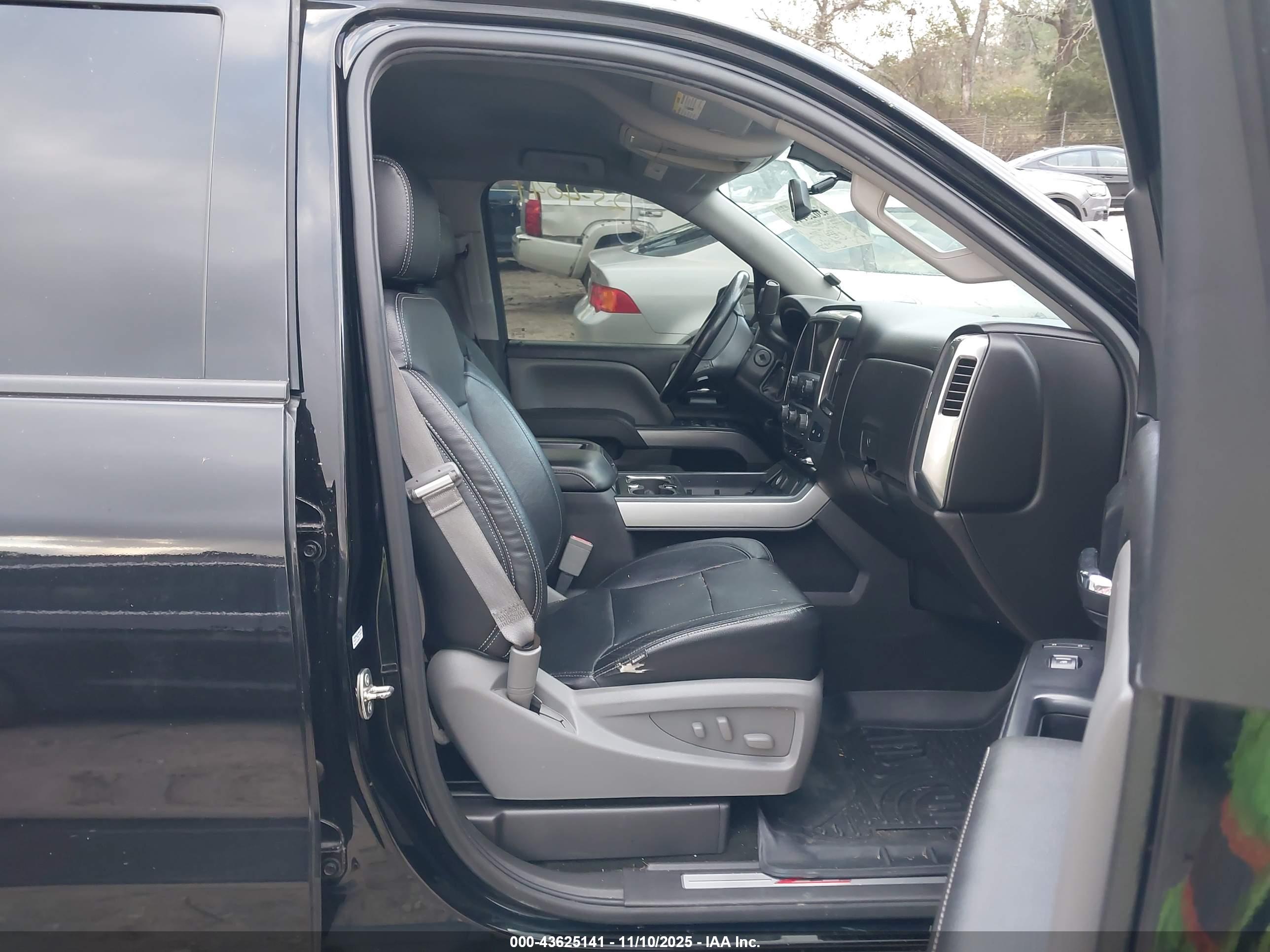 CHEVROLET SILVERADO image 5