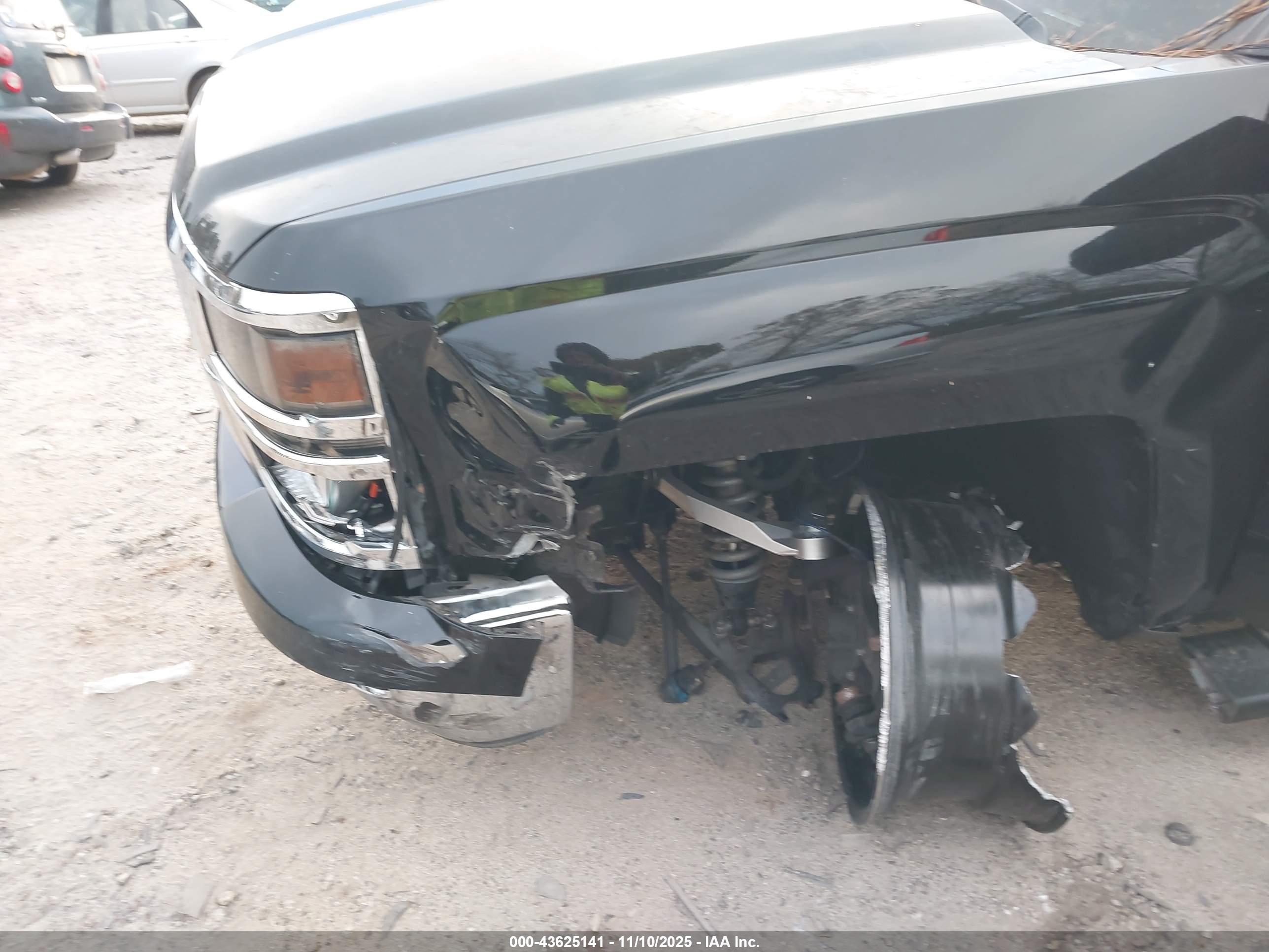 CHEVROLET SILVERADO image 6