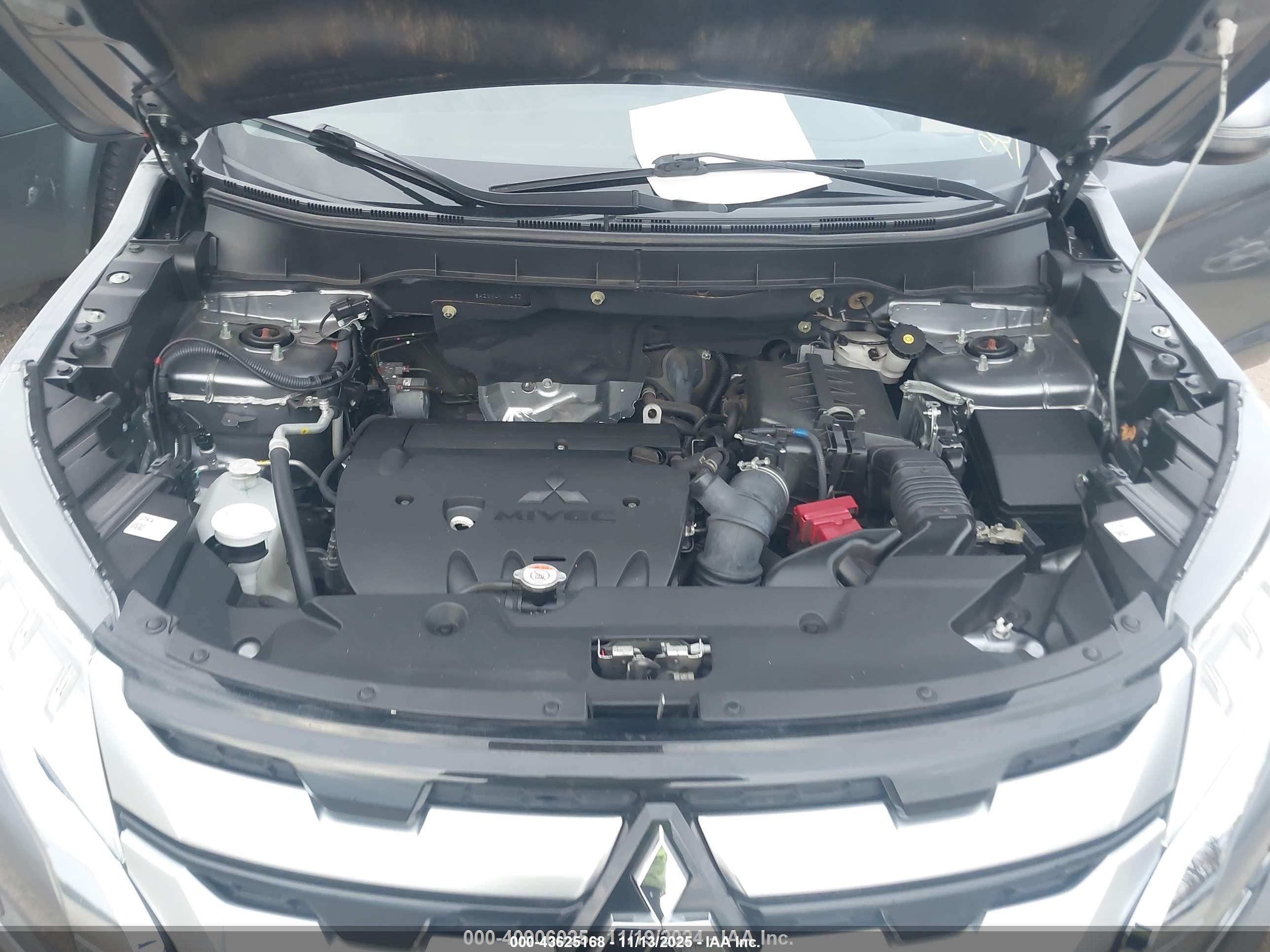 MITSUBISHI OUTLANDER image 10