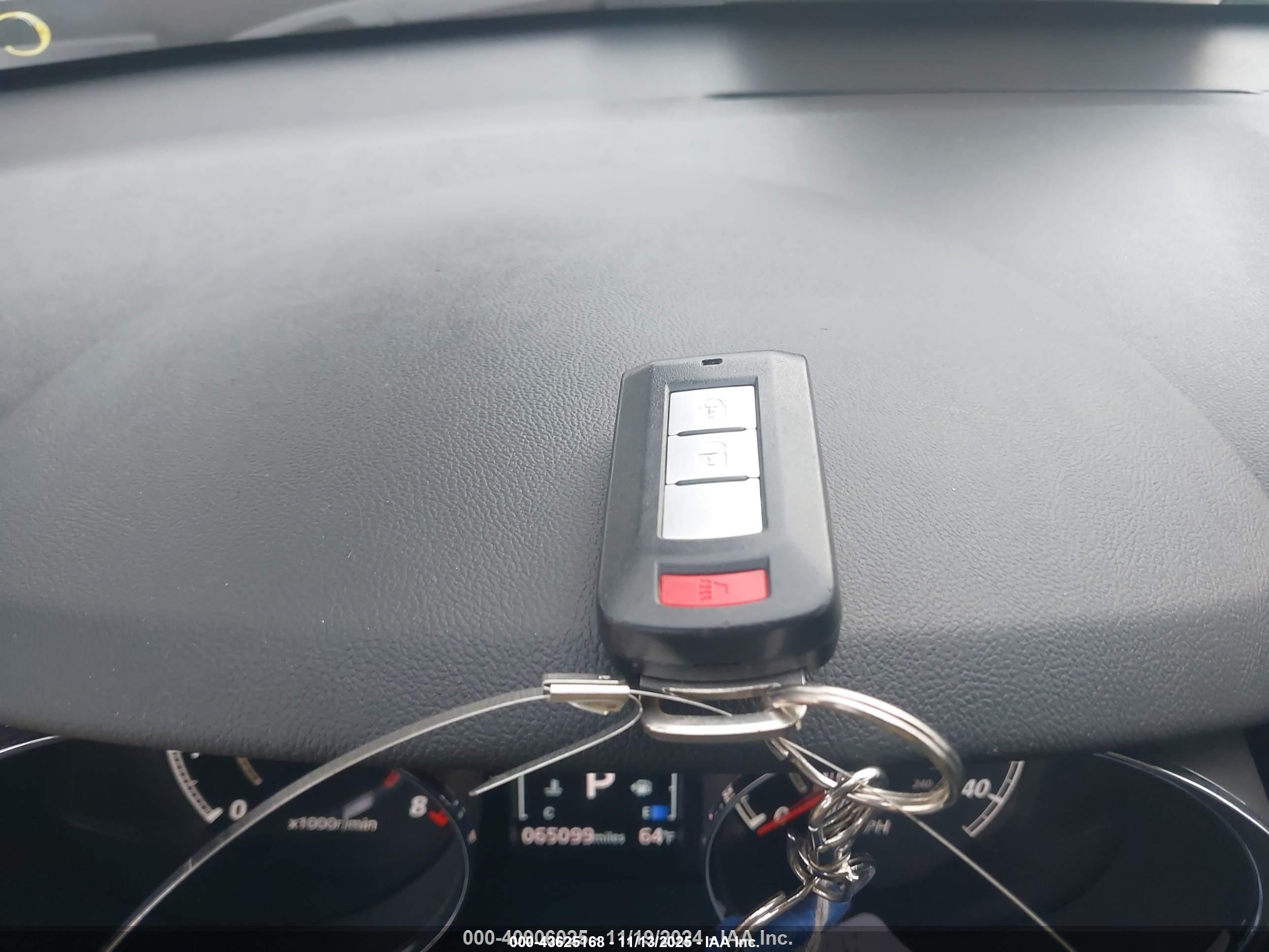 MITSUBISHI OUTLANDER image 11