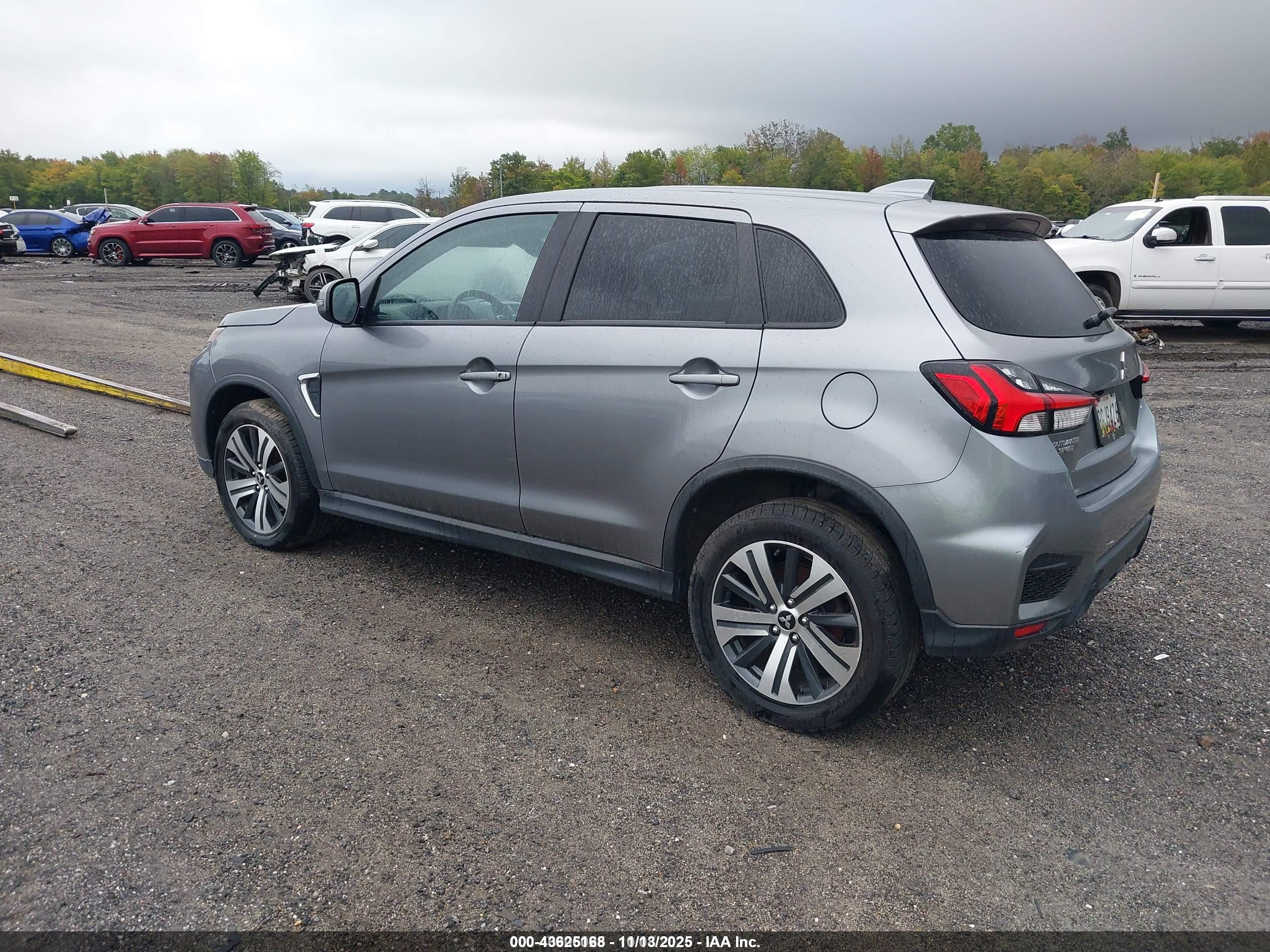 MITSUBISHI OUTLANDER image 3