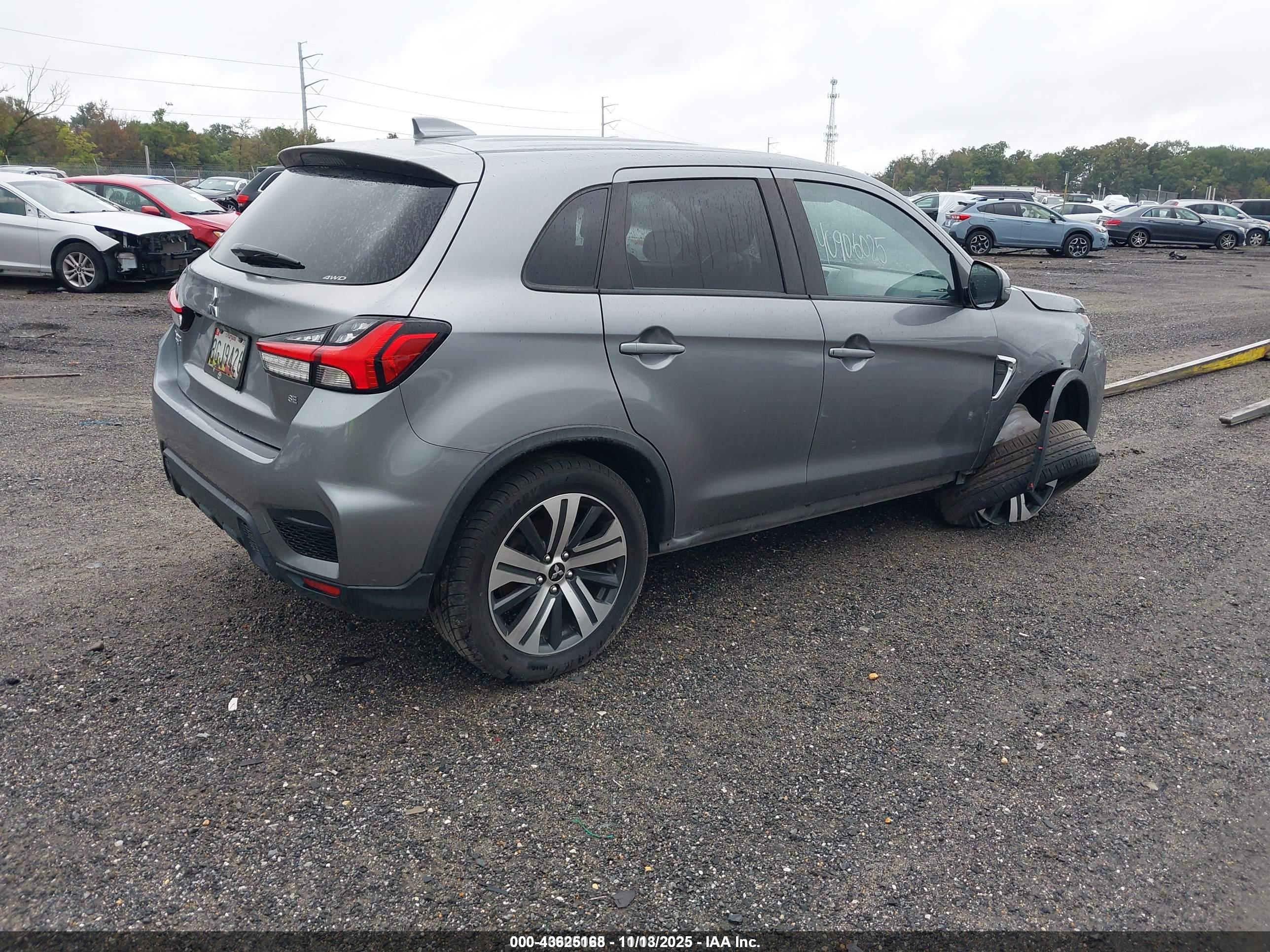 MITSUBISHI OUTLANDER image 4