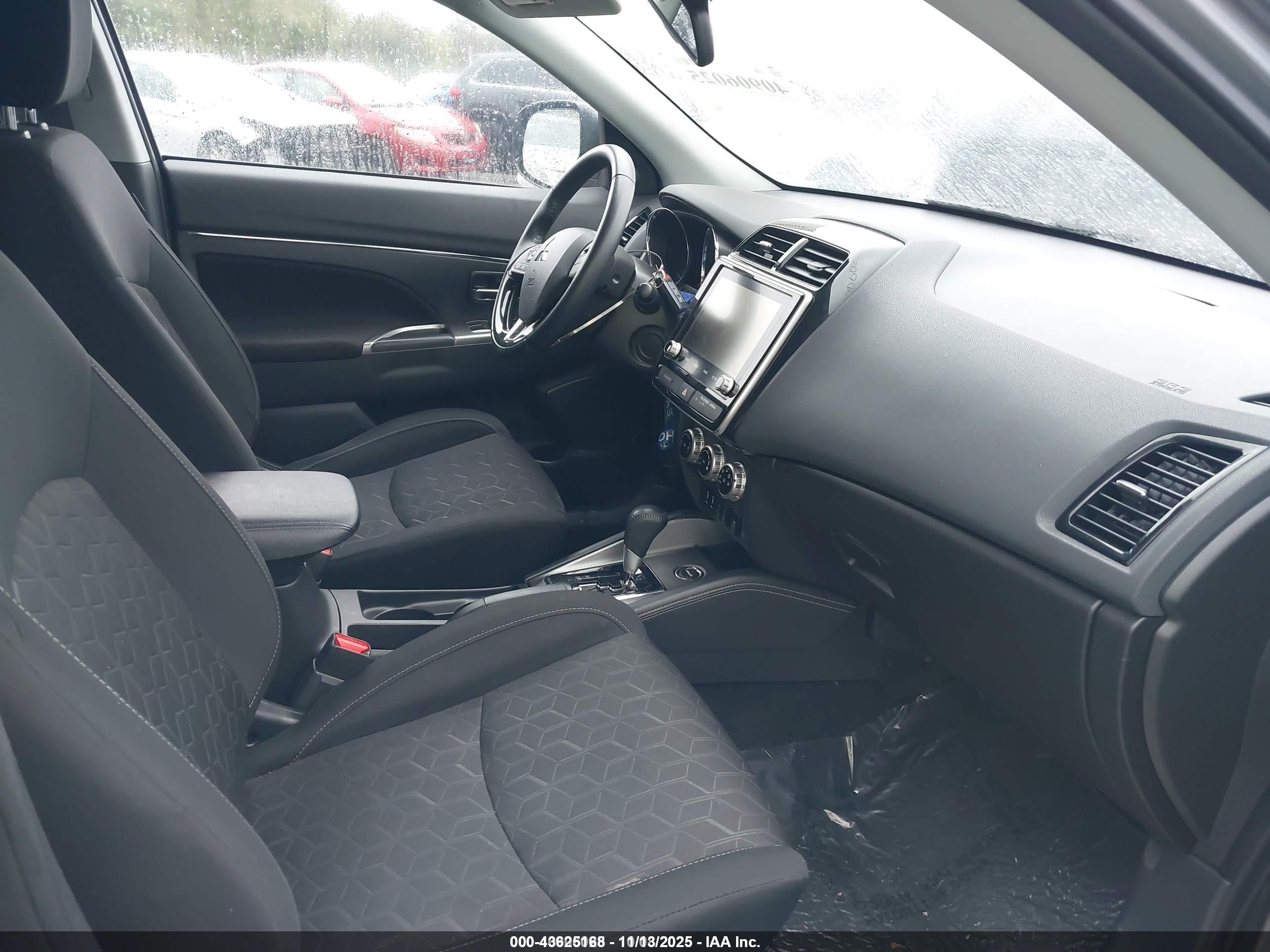 MITSUBISHI OUTLANDER image 5