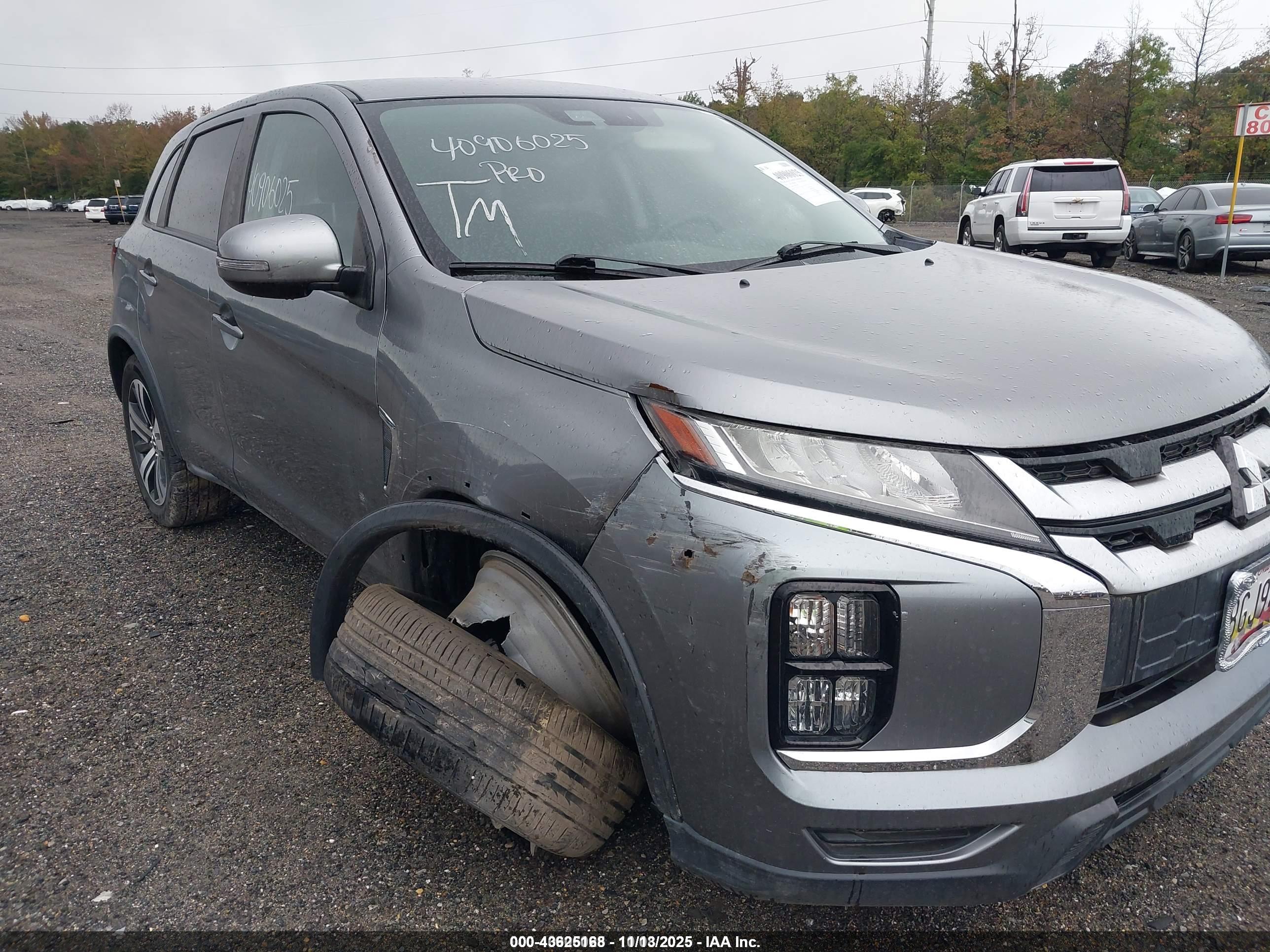 MITSUBISHI OUTLANDER image 6