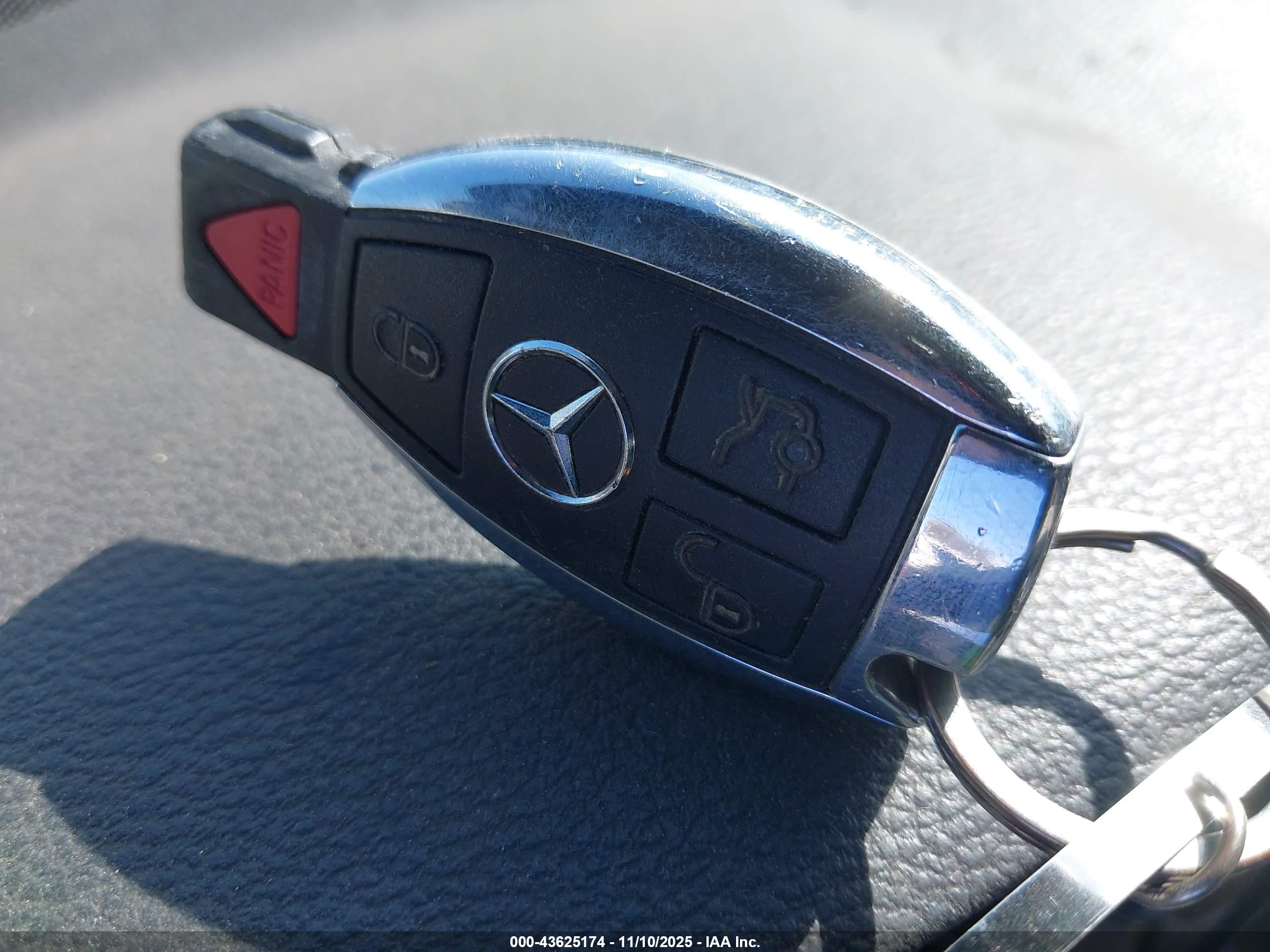 MERCEDES-BENZ GLK image 11