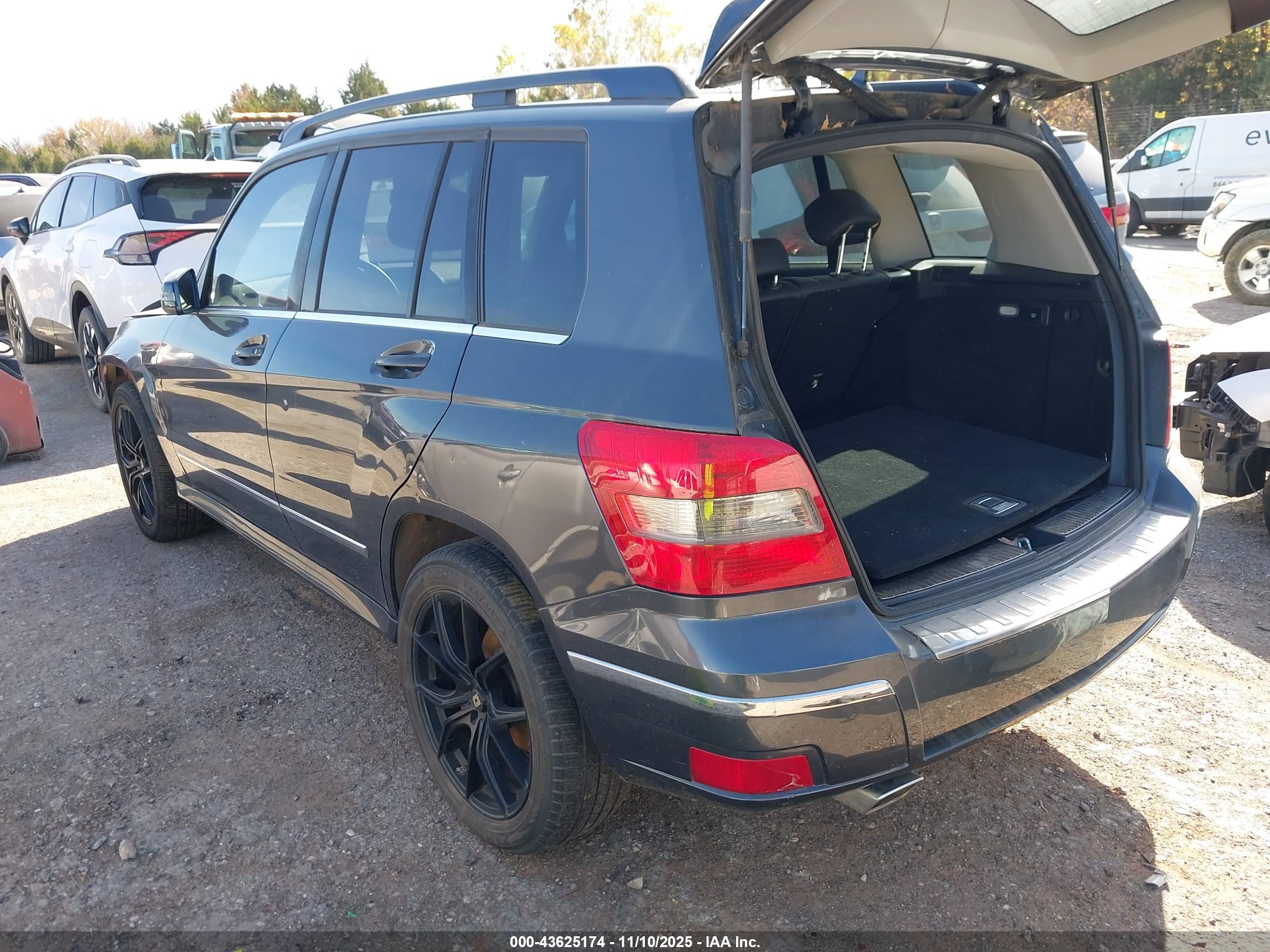 MERCEDES-BENZ GLK image 3