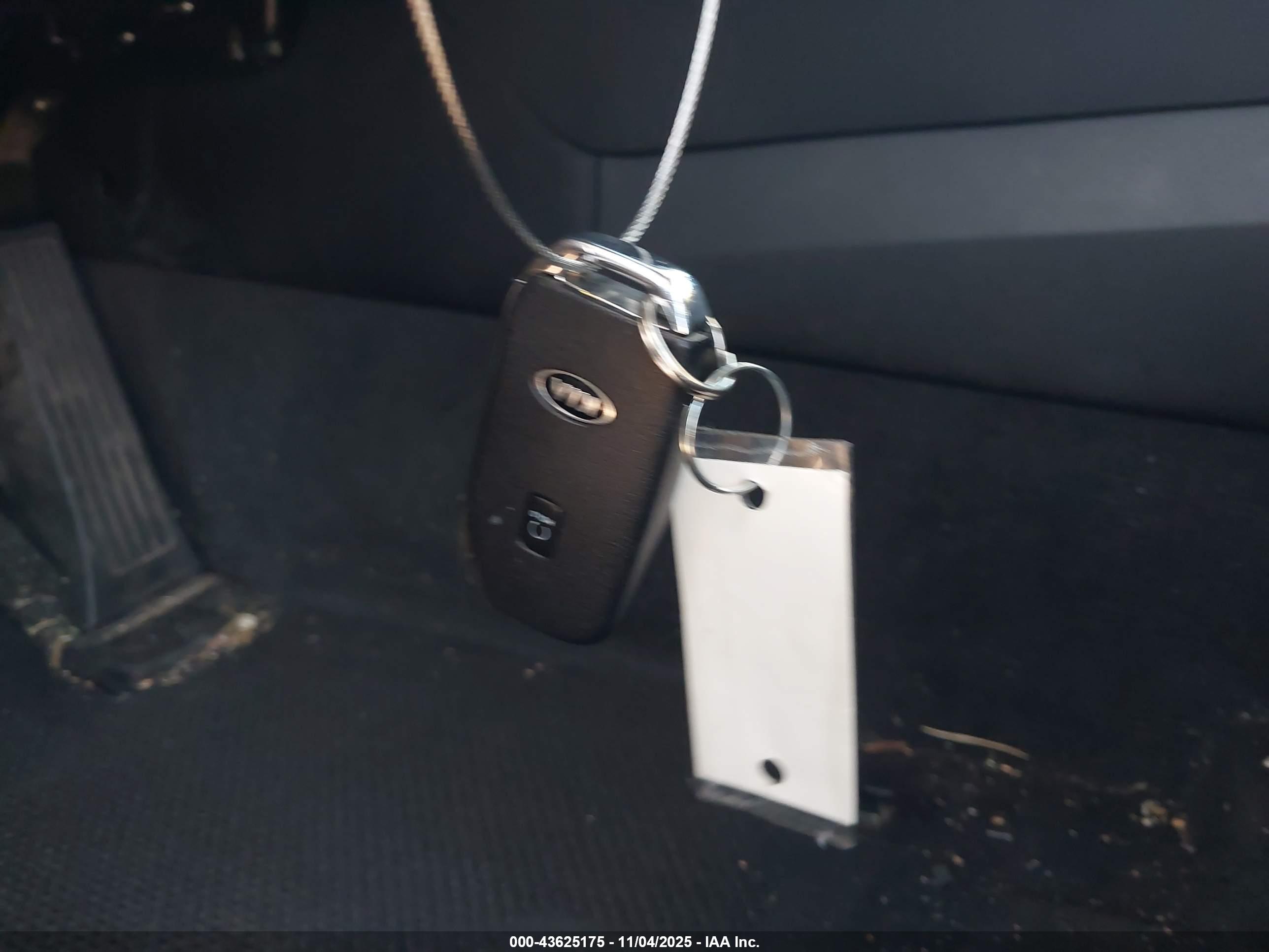 KIA K5 image 11