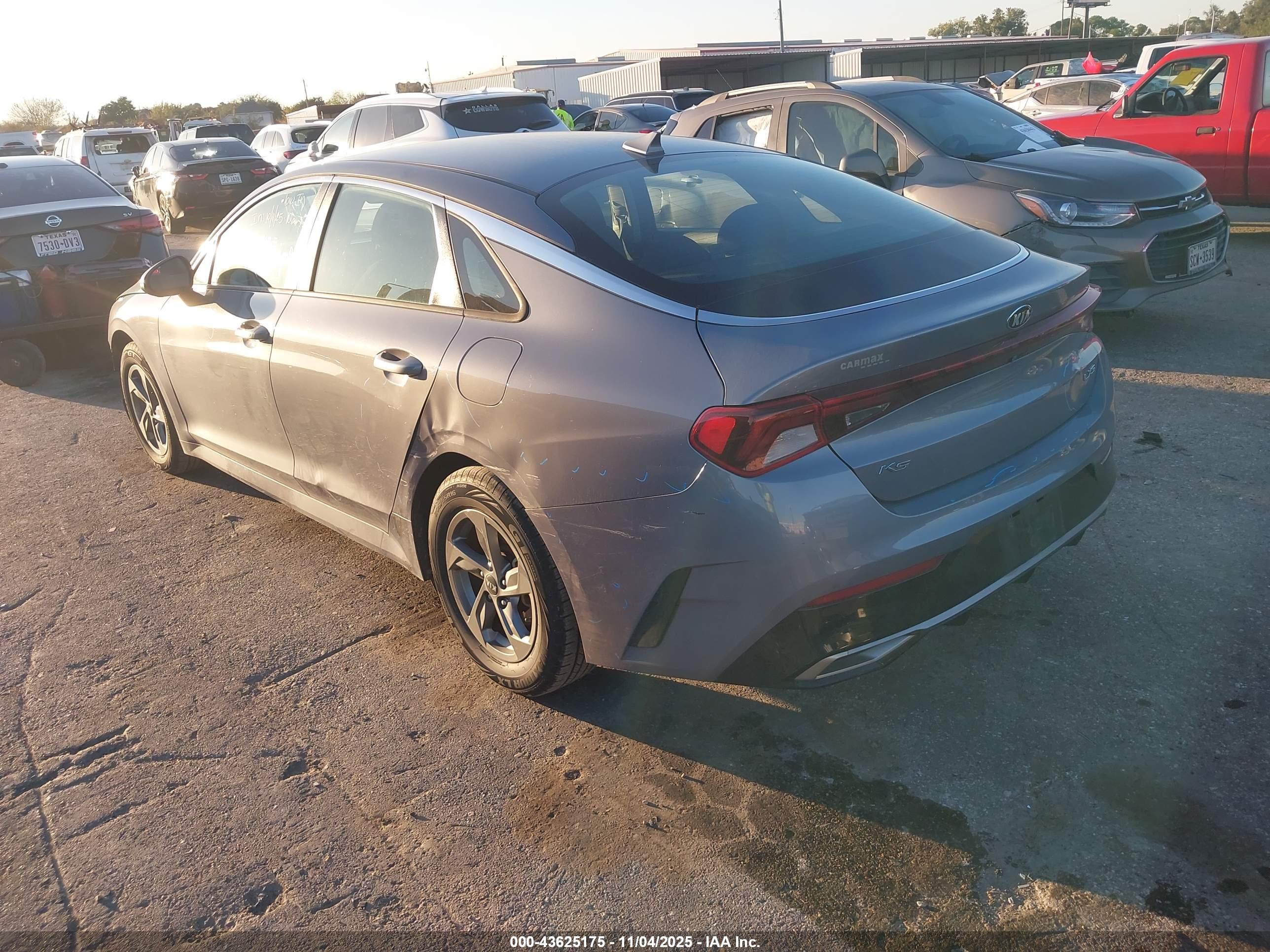 KIA K5 image 3
