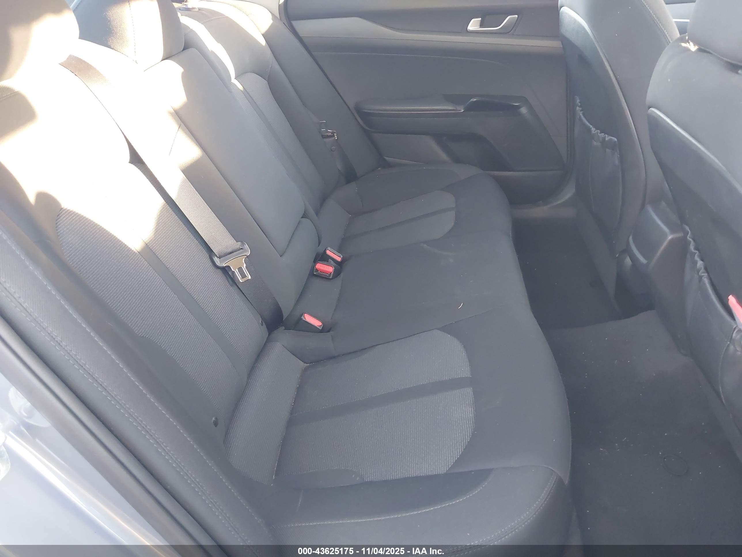 KIA K5 image 8