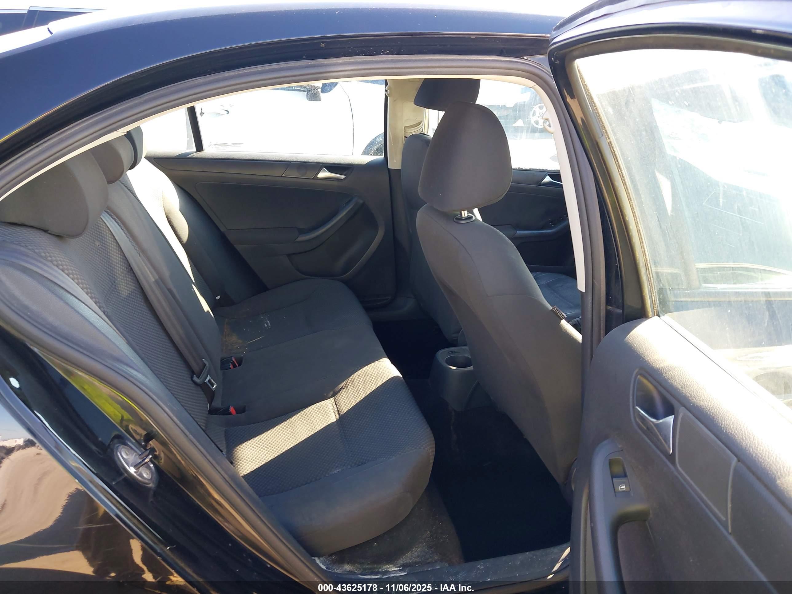 VOLKSWAGEN JETTA image 8