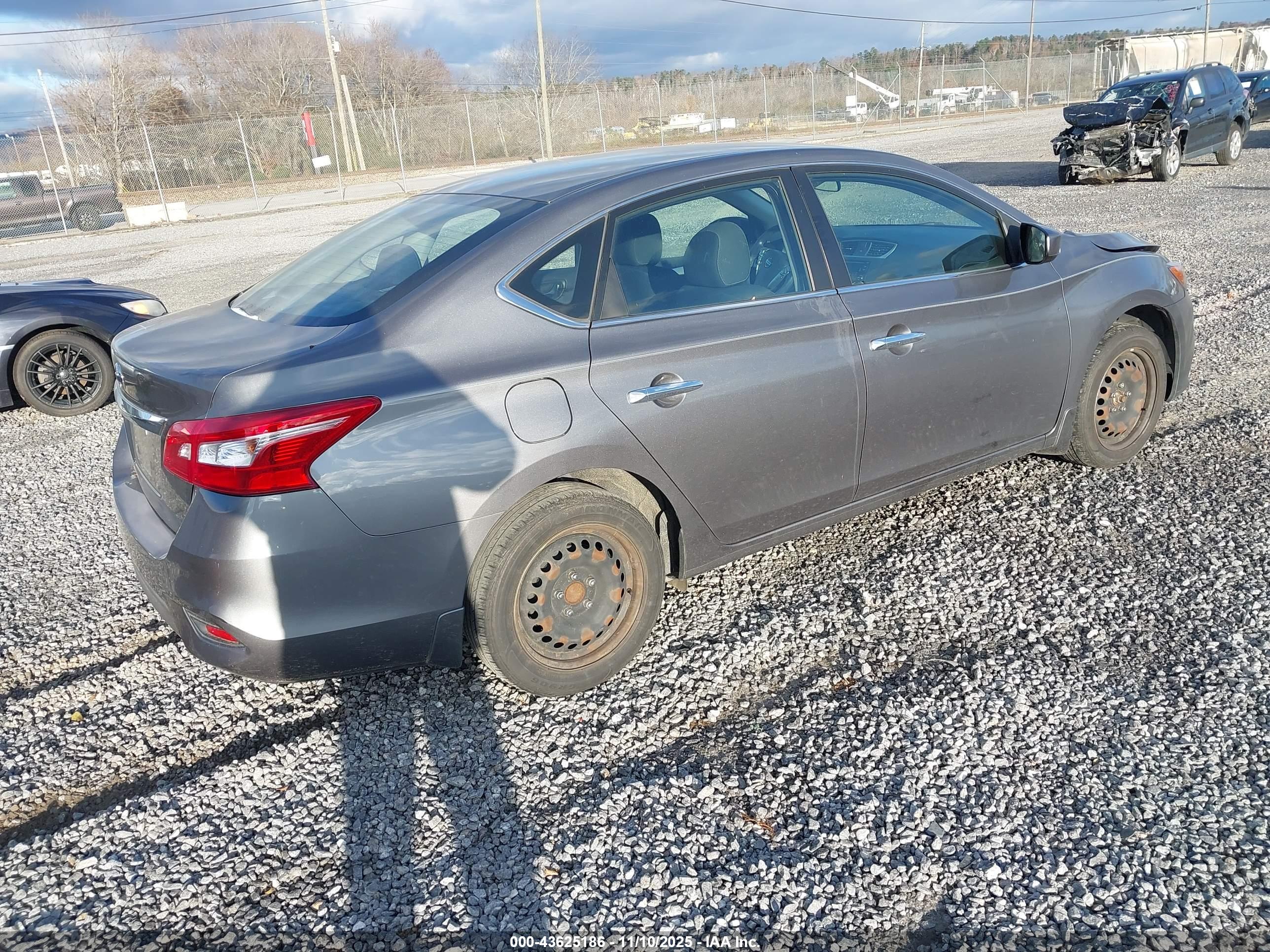 NISSAN SENTRA image 4