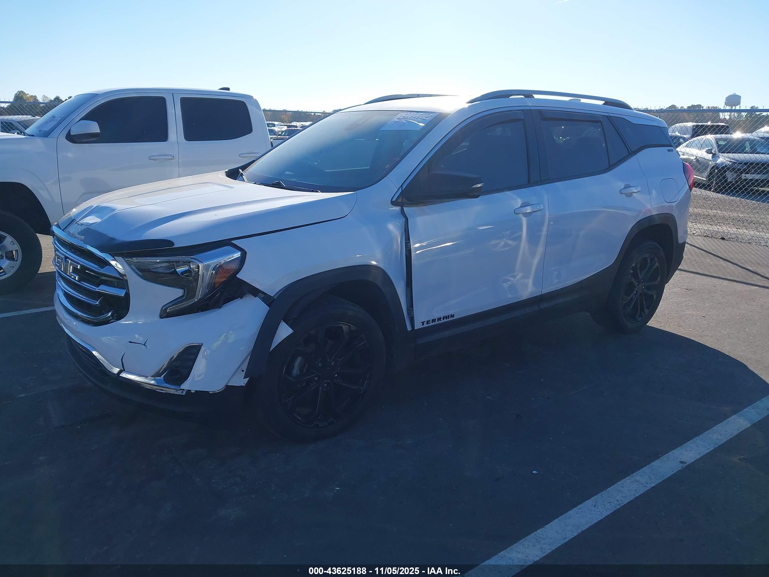 GMC TERRAIN image 2