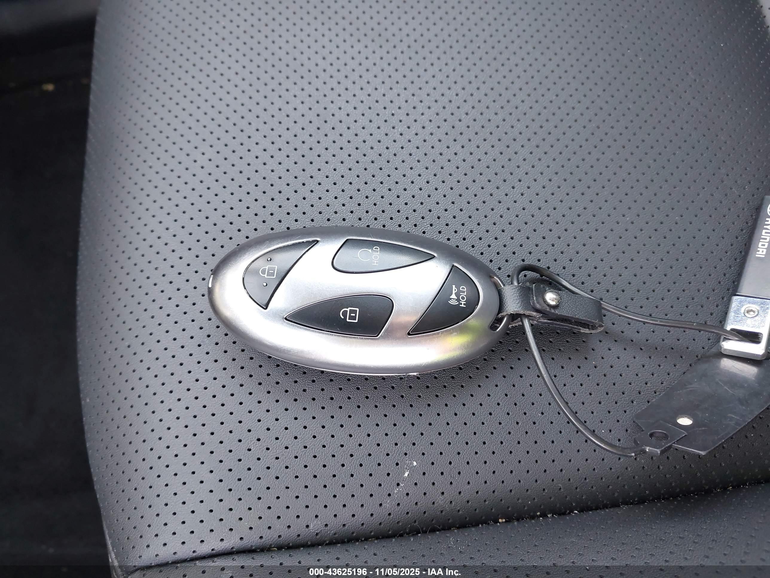HYUNDAI KONA image 11