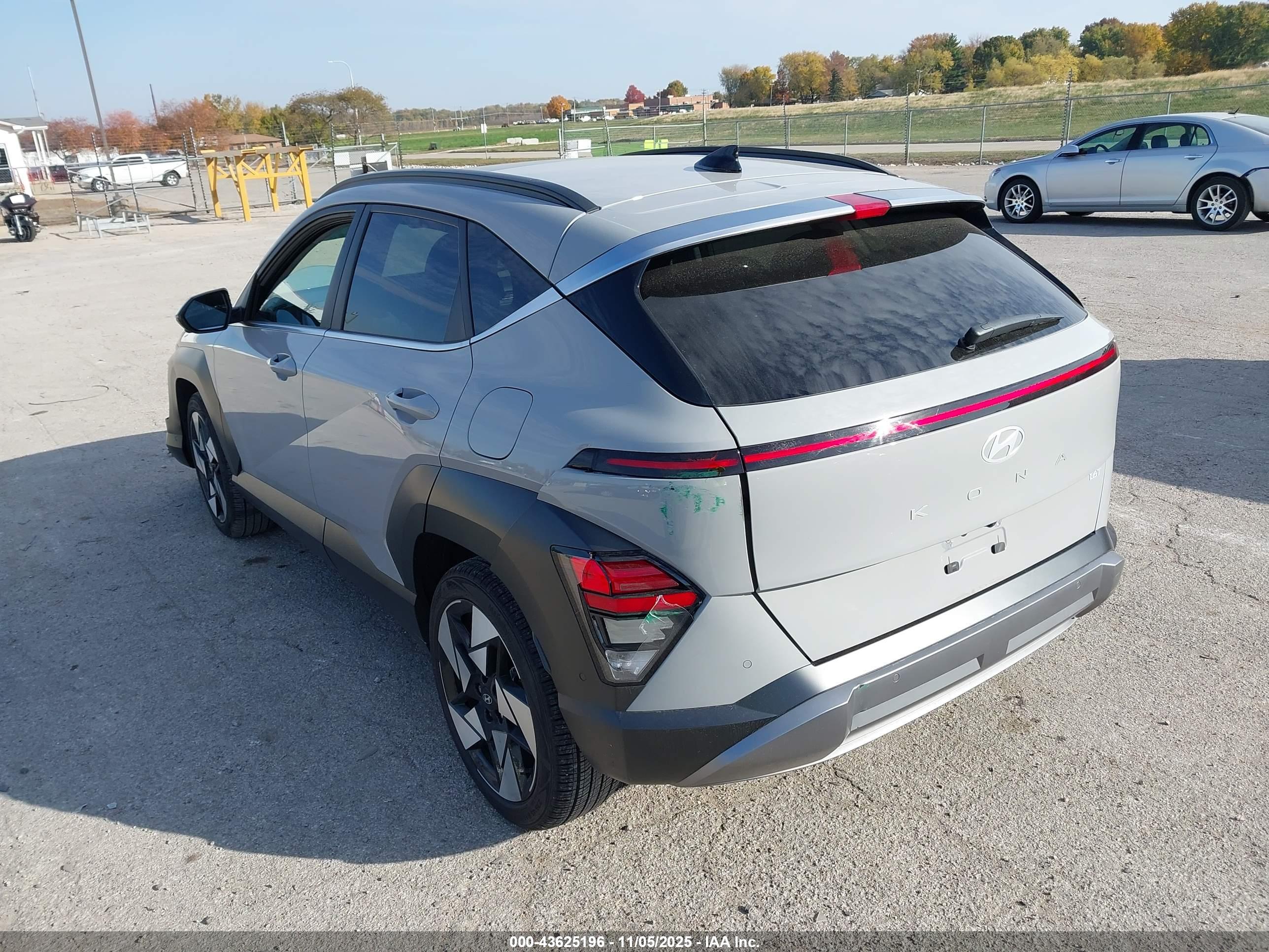 HYUNDAI KONA image 3