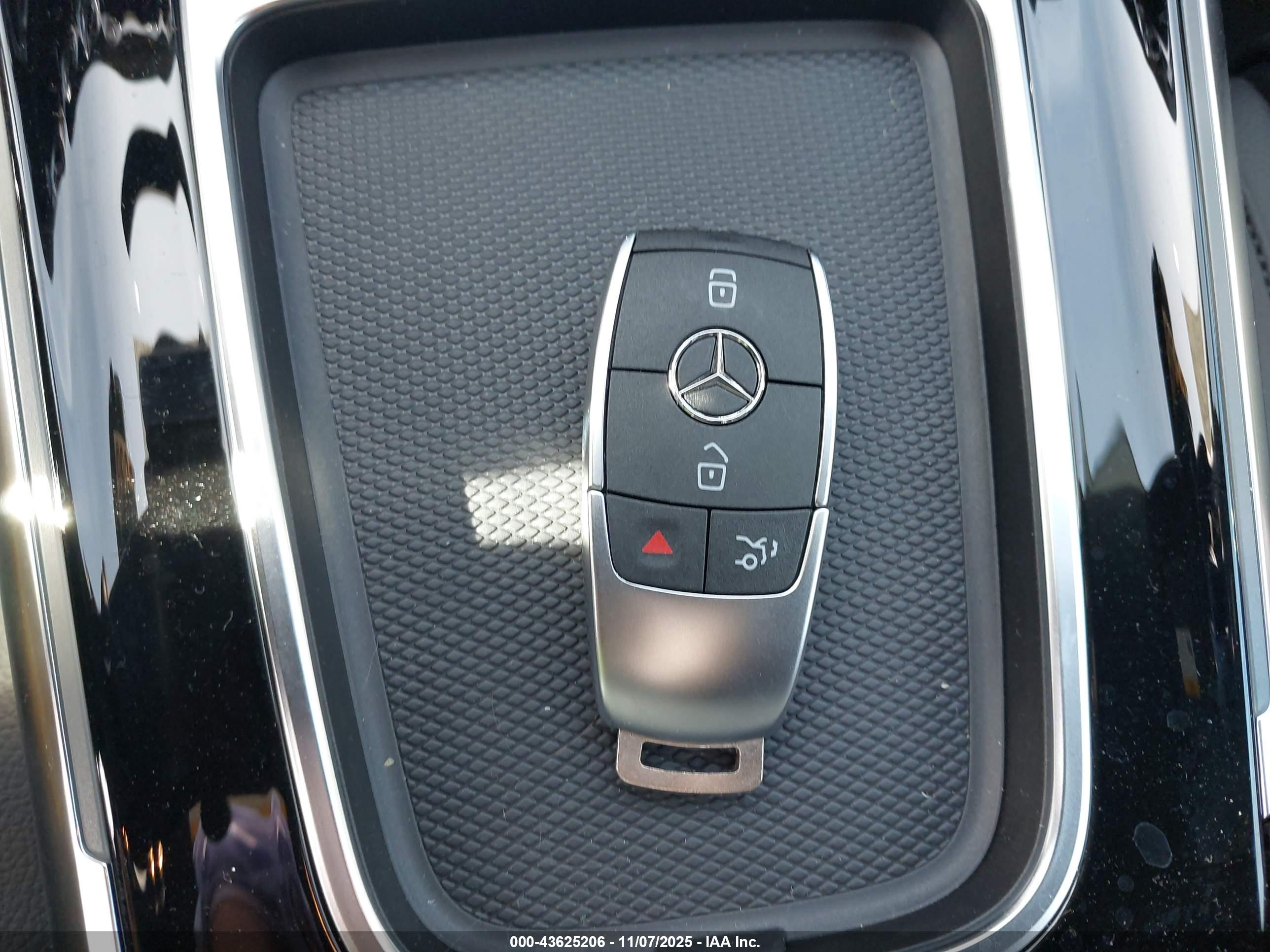 MERCEDES-BENZ GLA image 11