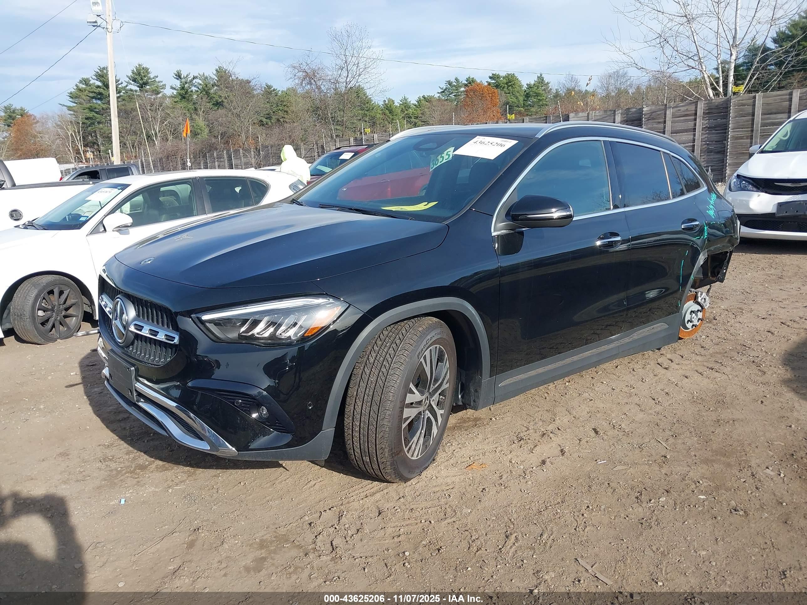 MERCEDES-BENZ GLA image 2