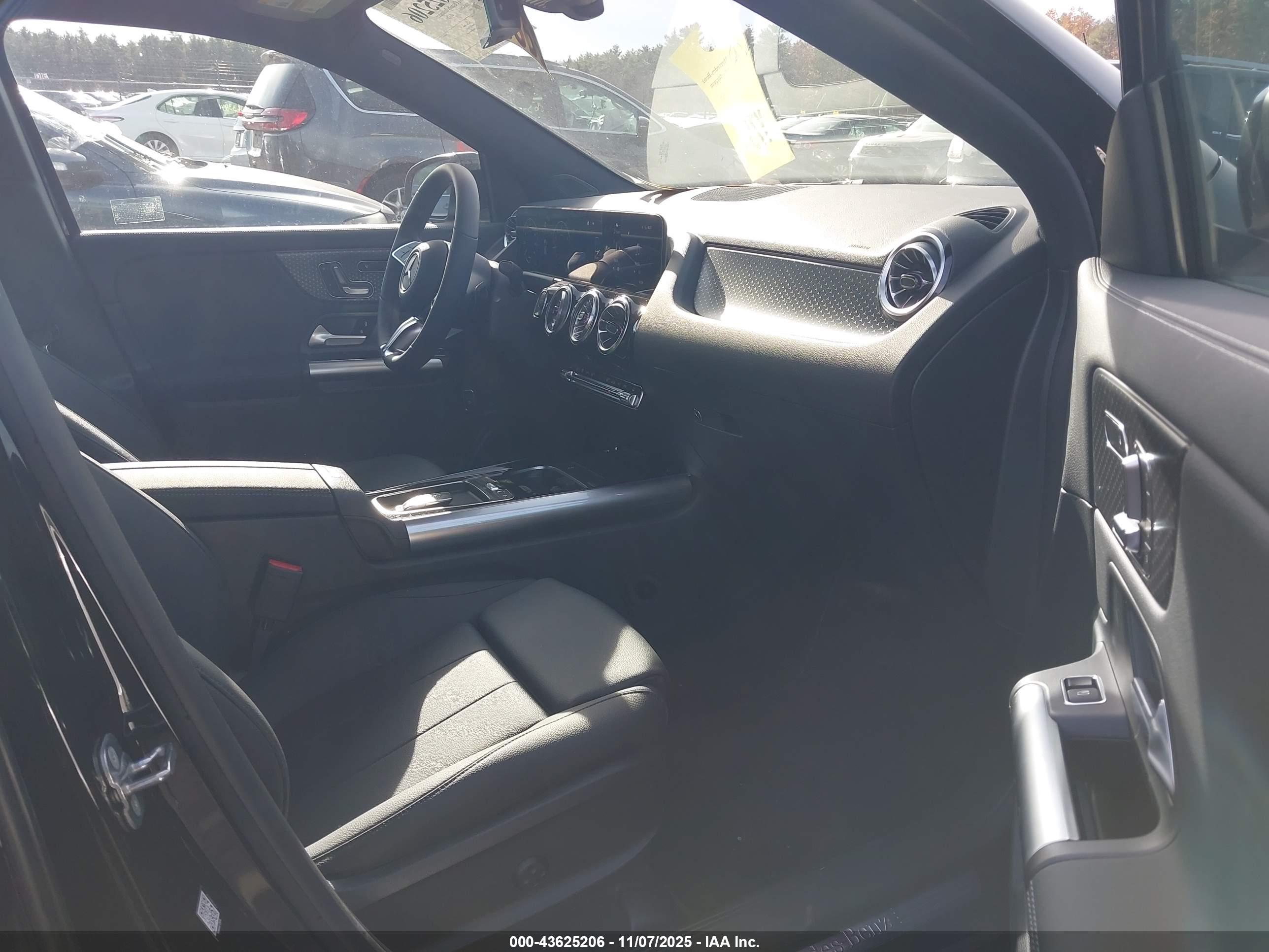 MERCEDES-BENZ GLA image 5