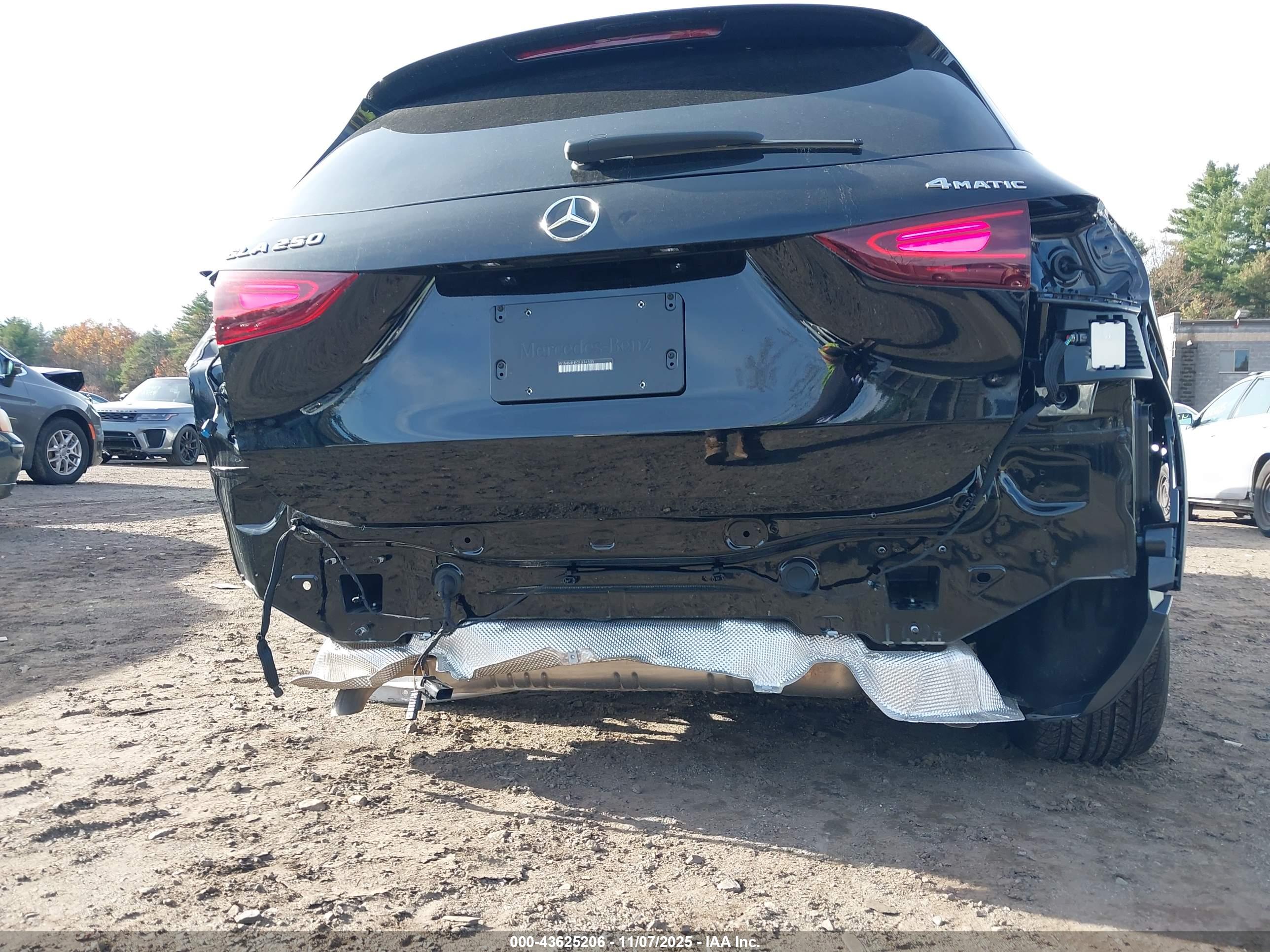 MERCEDES-BENZ GLA image 6