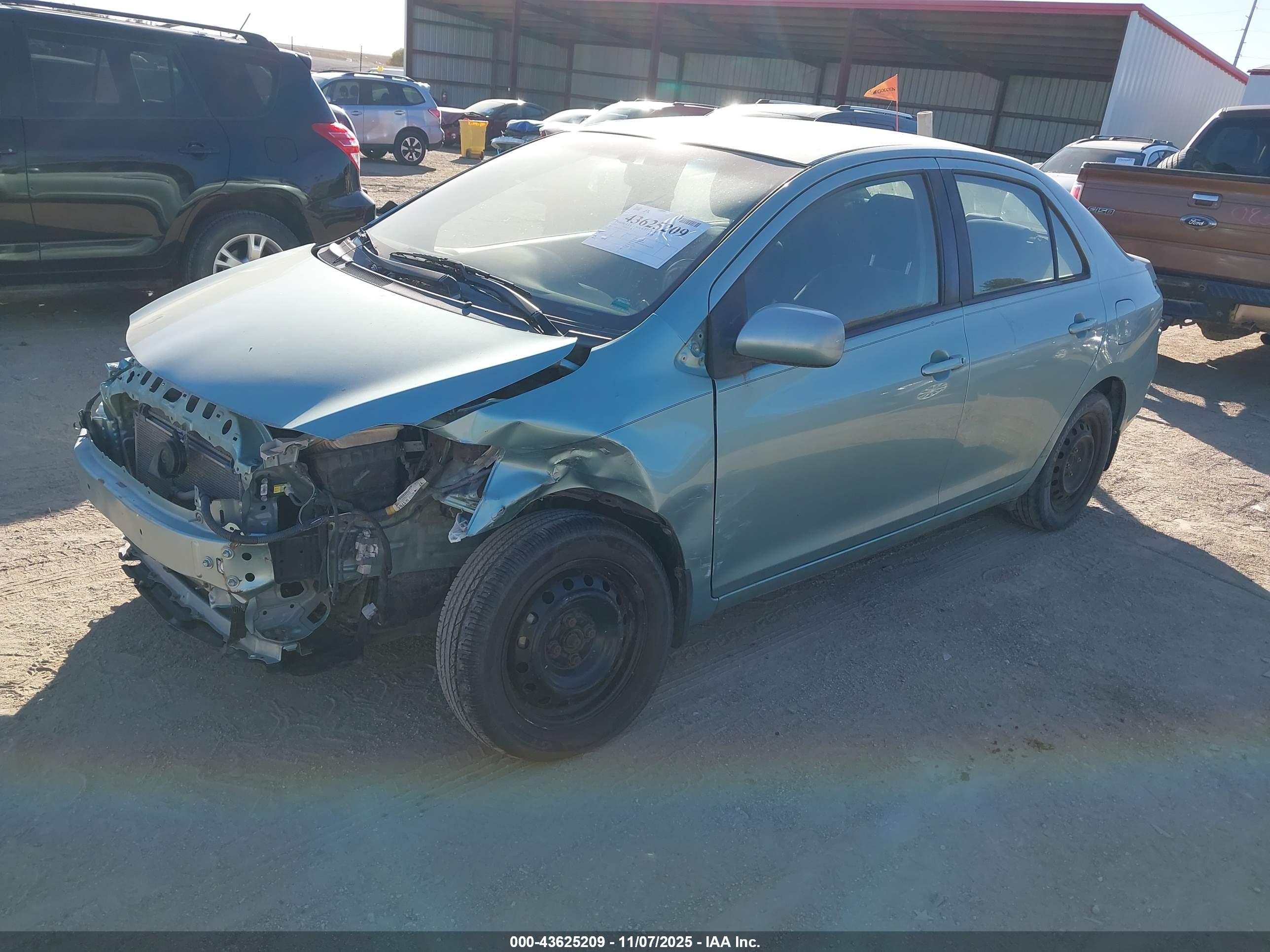 TOYOTA YARIS image 2