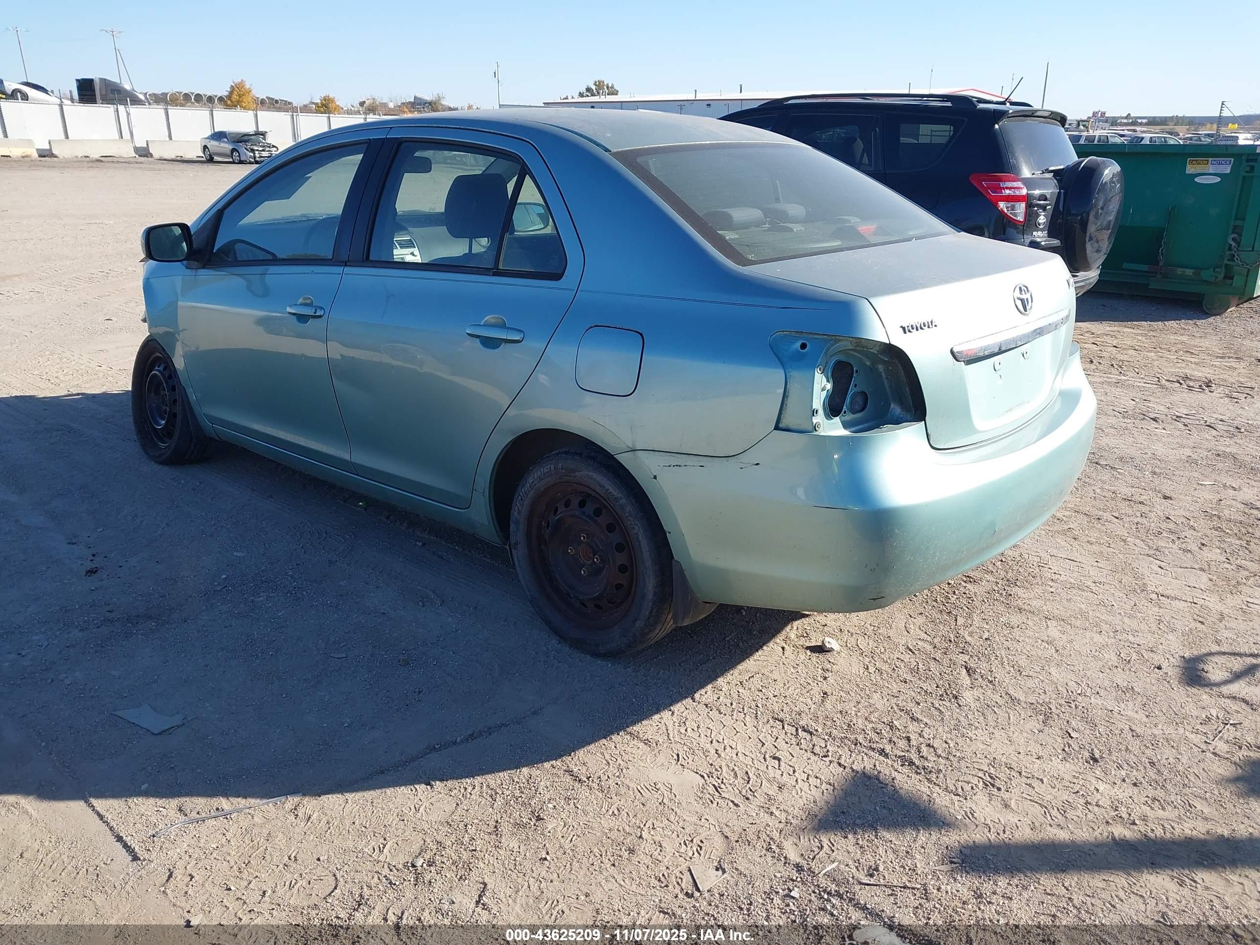 TOYOTA YARIS image 3