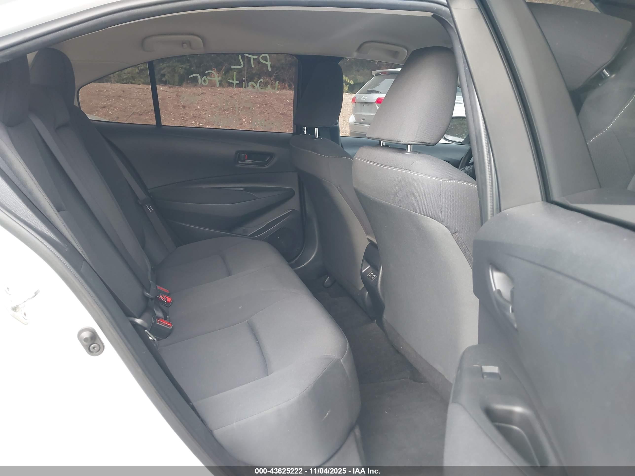 TOYOTA COROLLA image 8