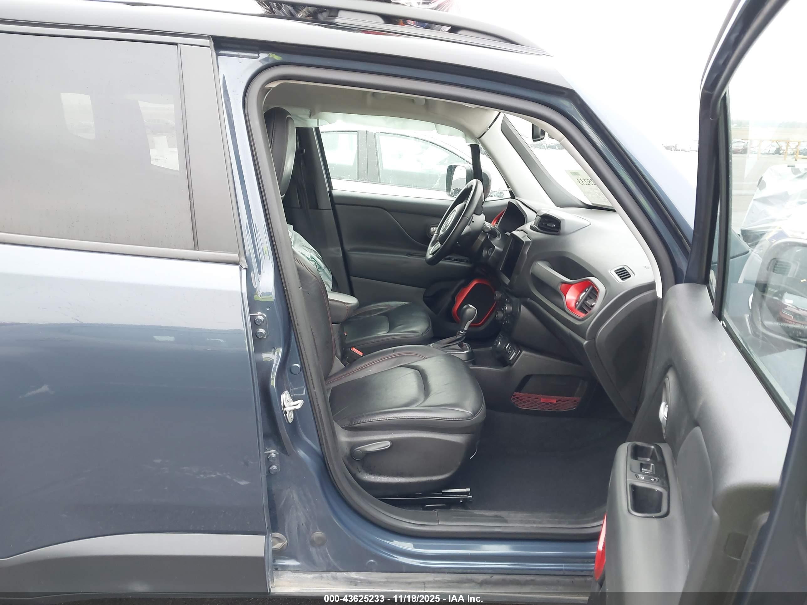 JEEP RENEGADE image 5