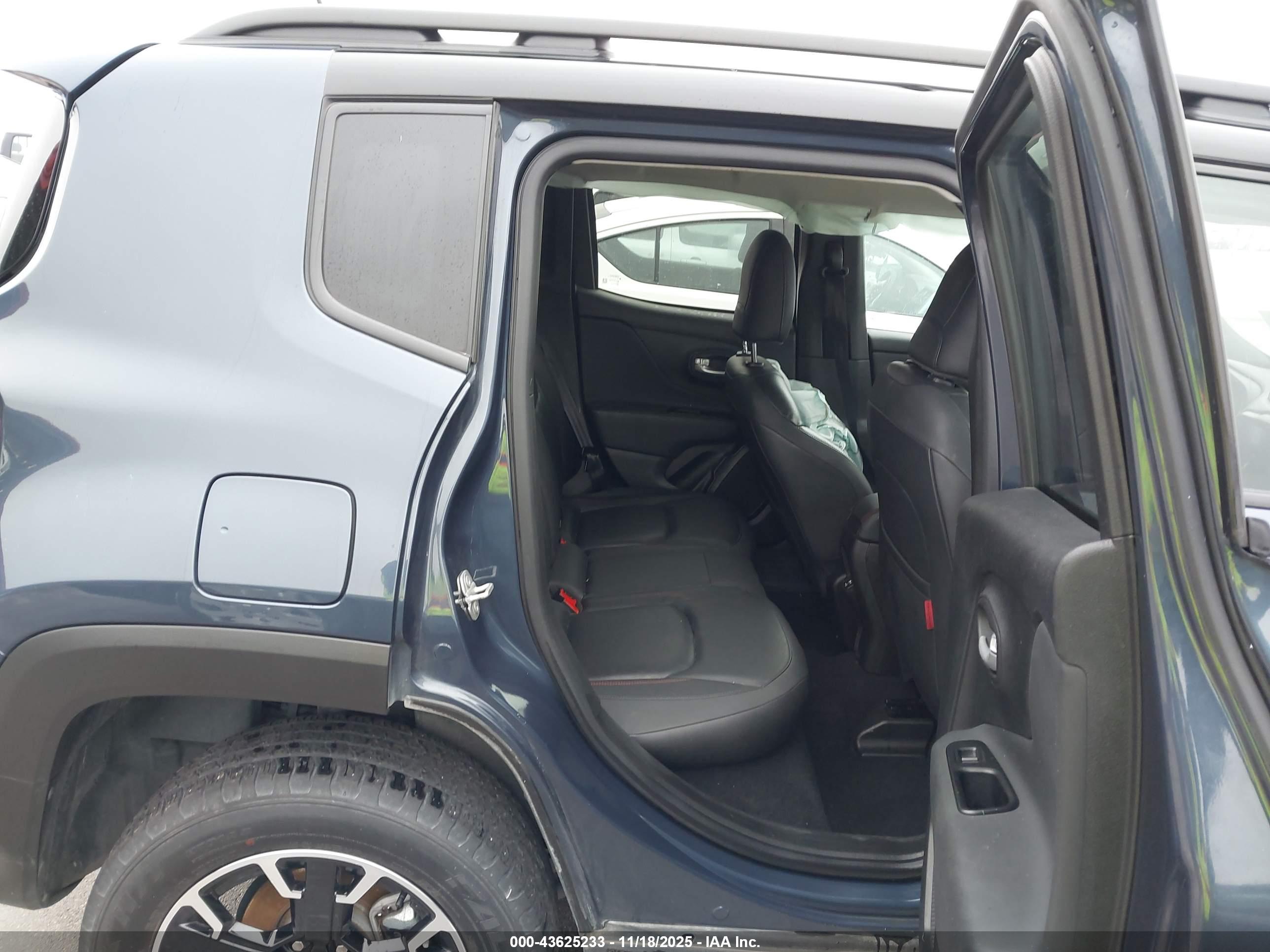 JEEP RENEGADE image 8