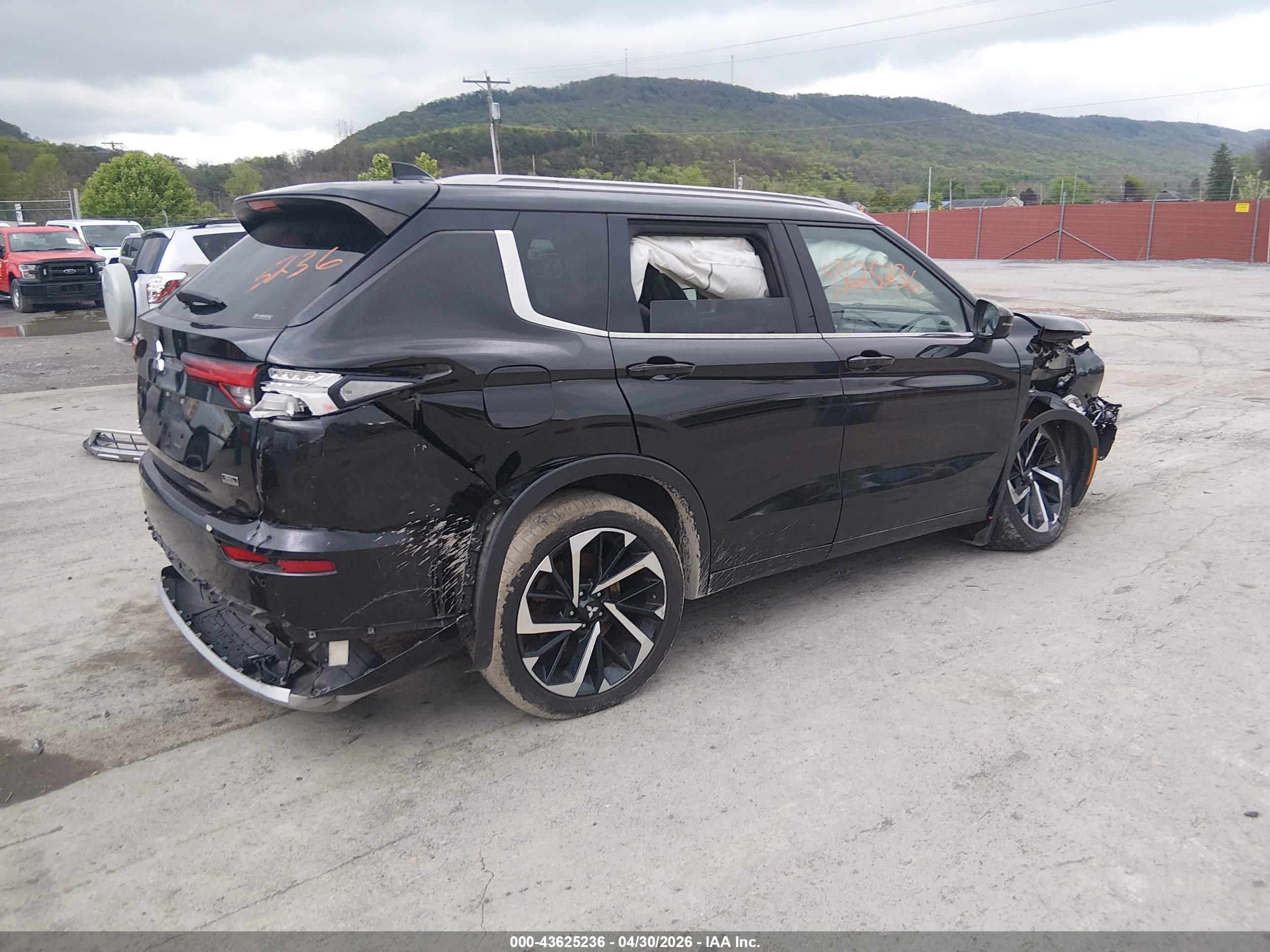 MITSUBISHI OUTLANDER image 4