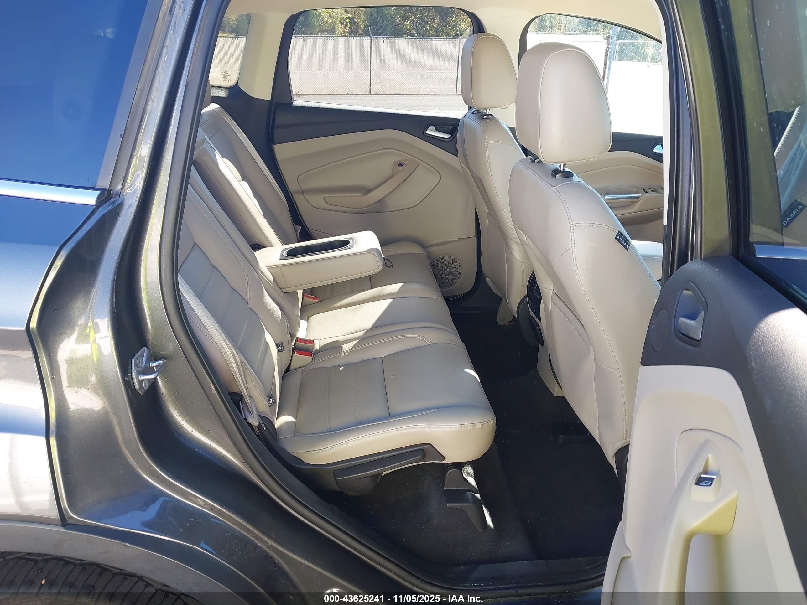 FORD ESCAPE image 8