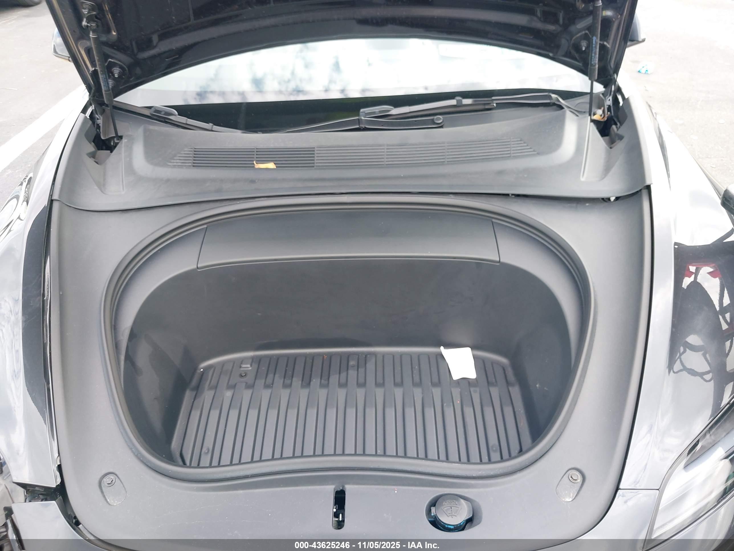 TESLA MODEL image 10