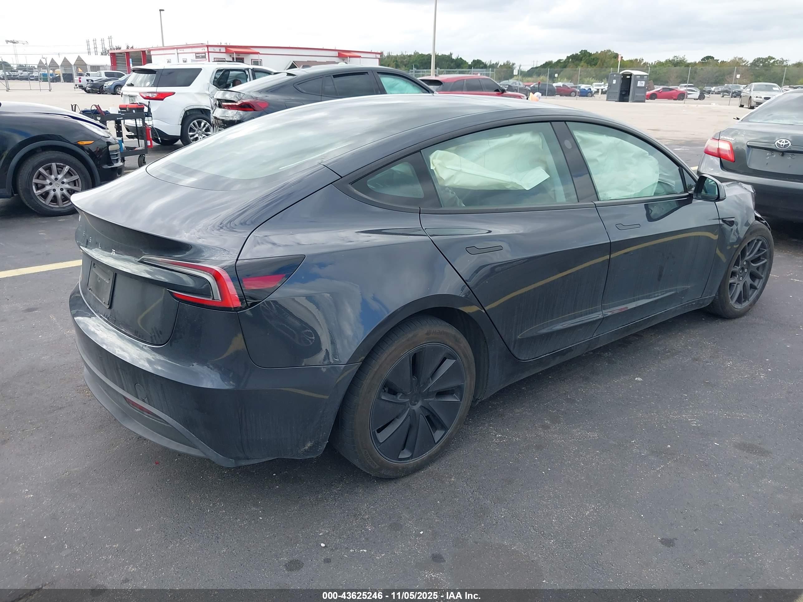 TESLA MODEL image 4