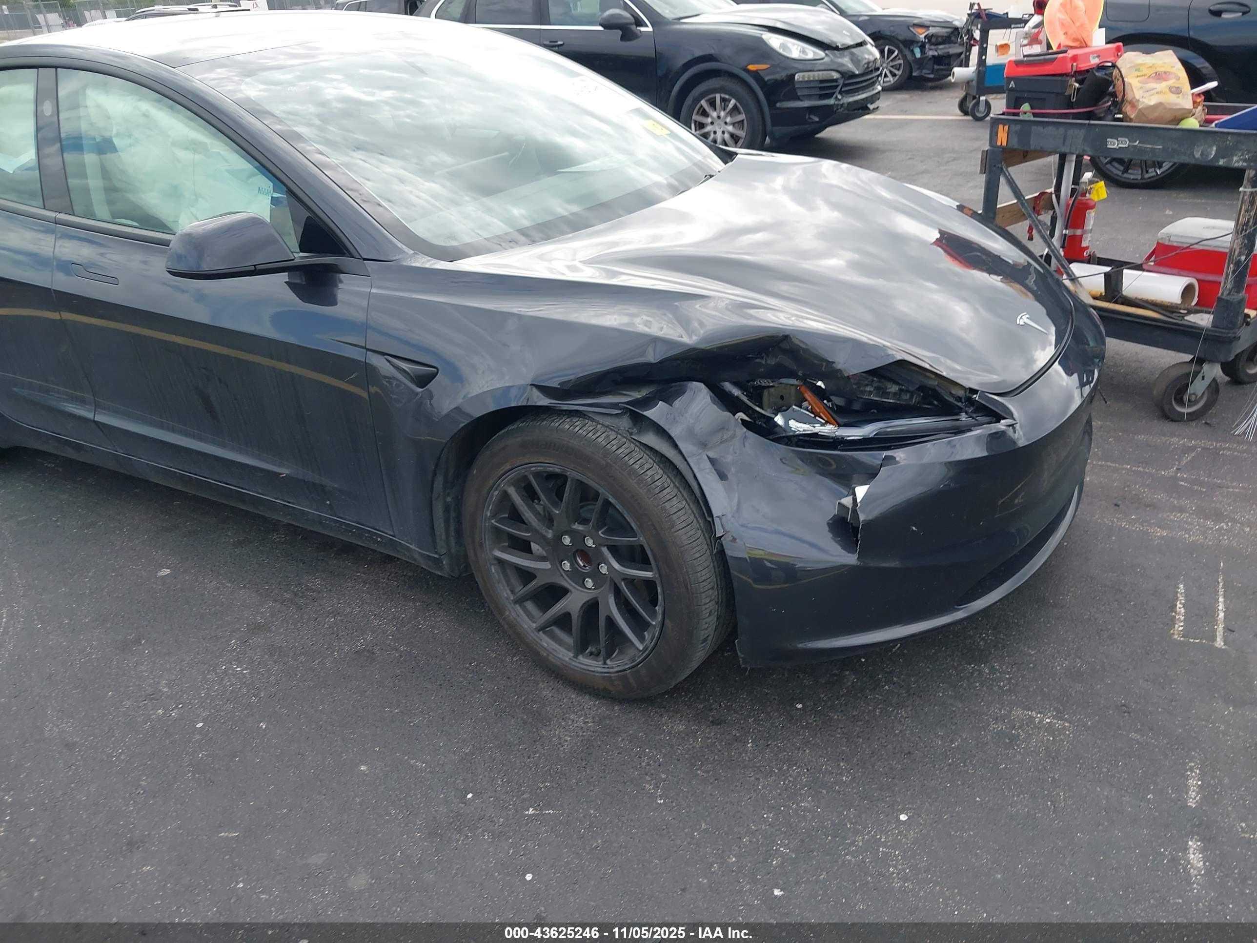 TESLA MODEL image 6