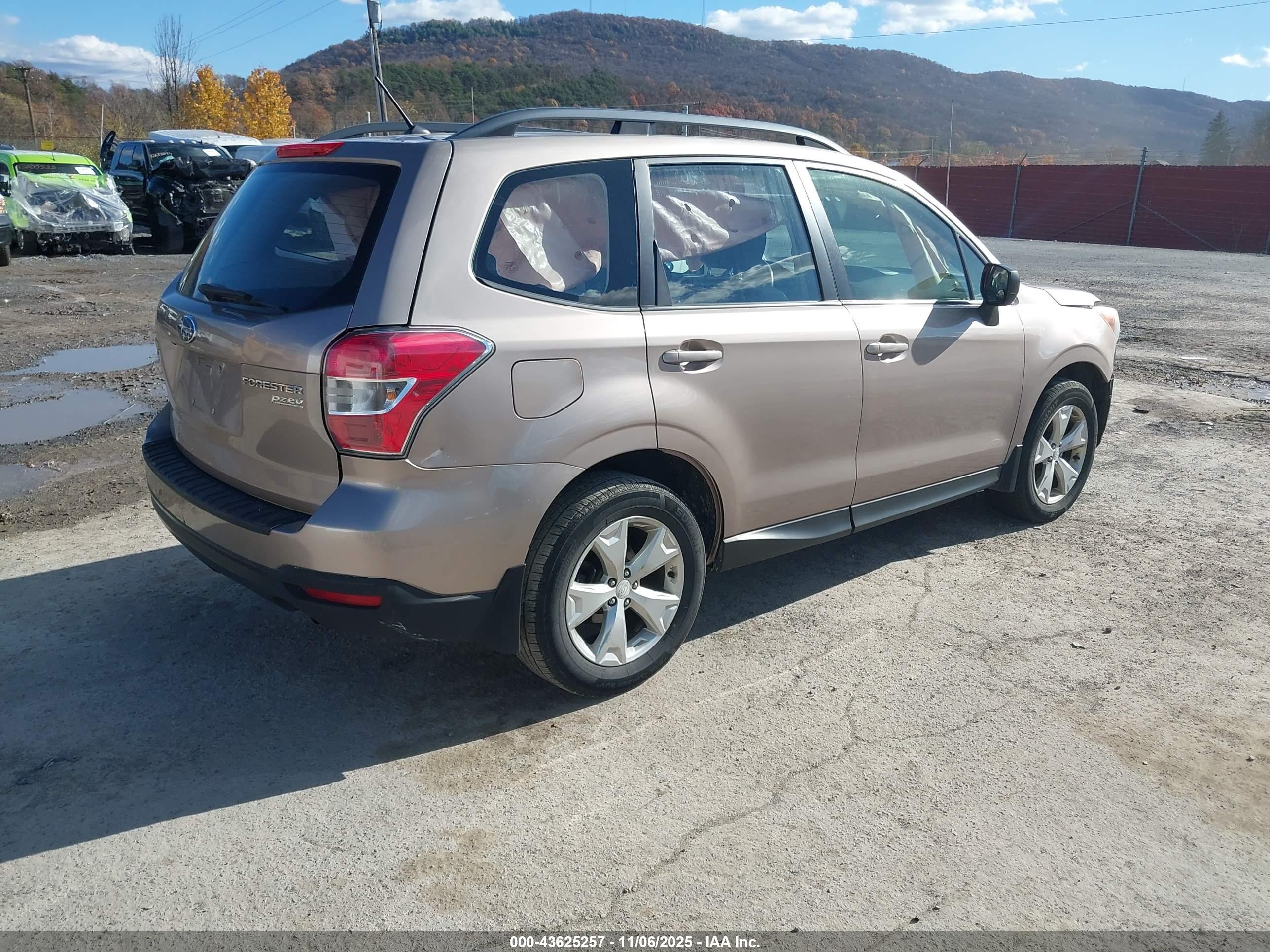 SUBARU FORESTER image 4