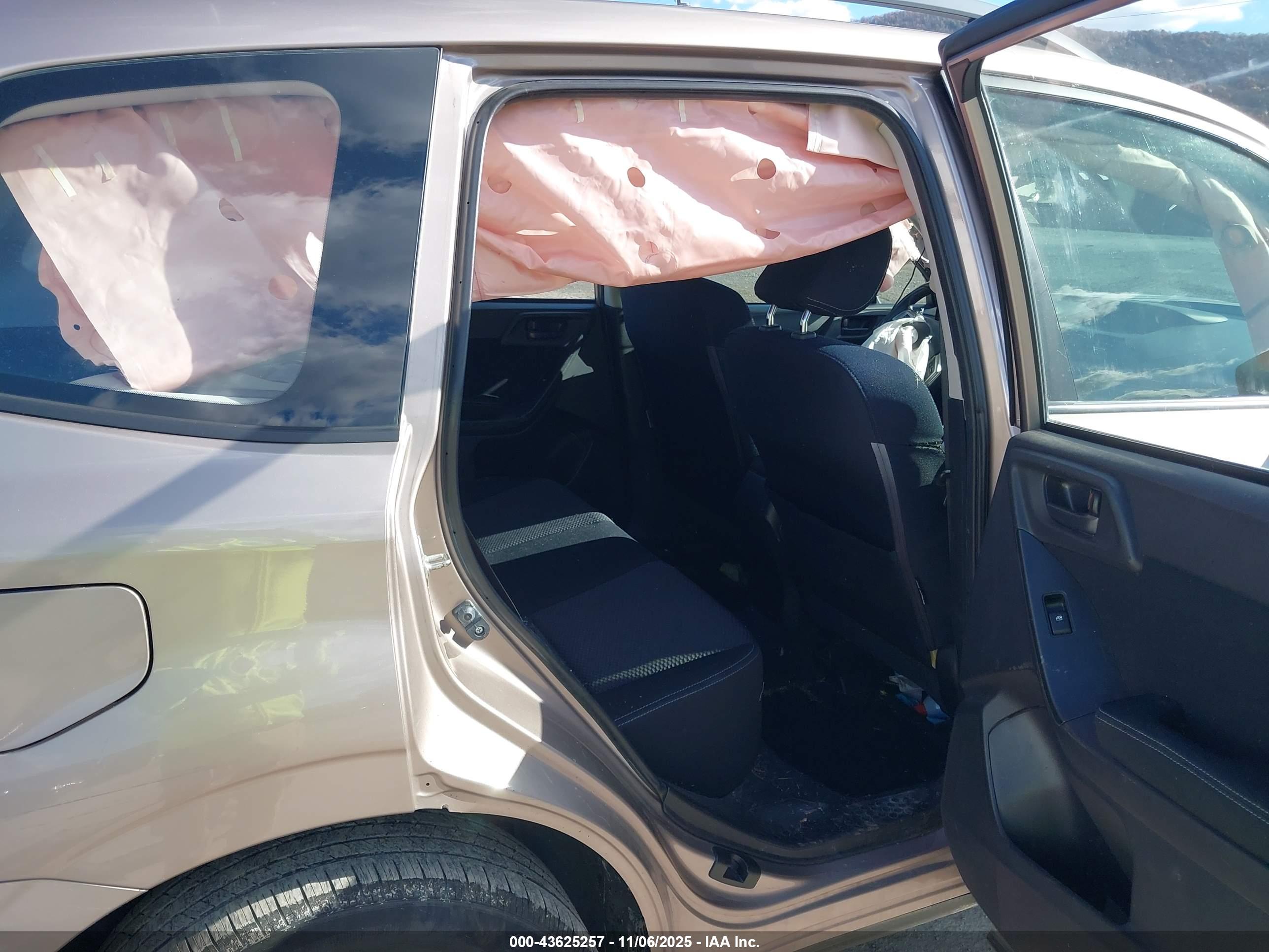 SUBARU FORESTER image 8