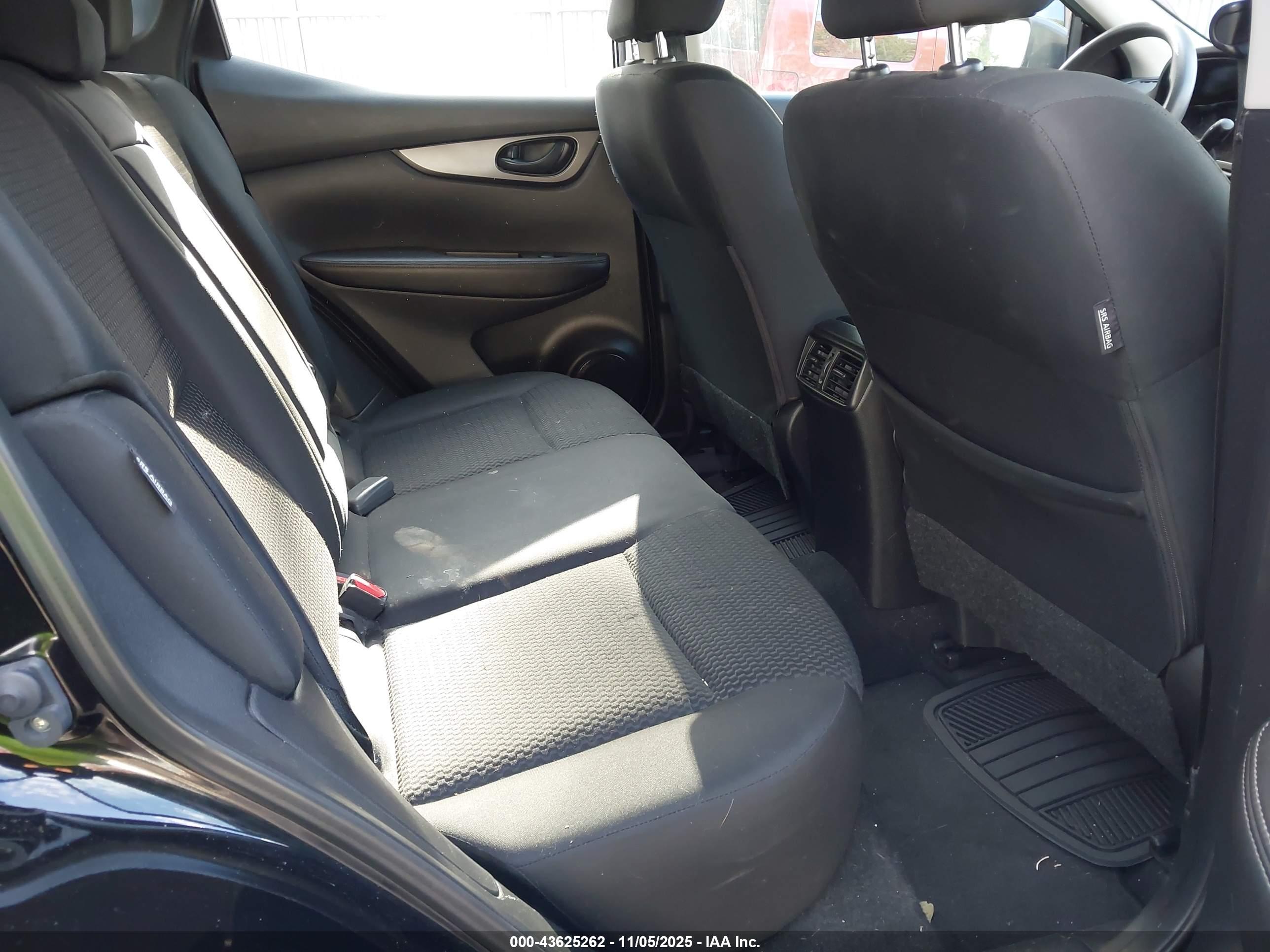 NISSAN ROGUE image 8