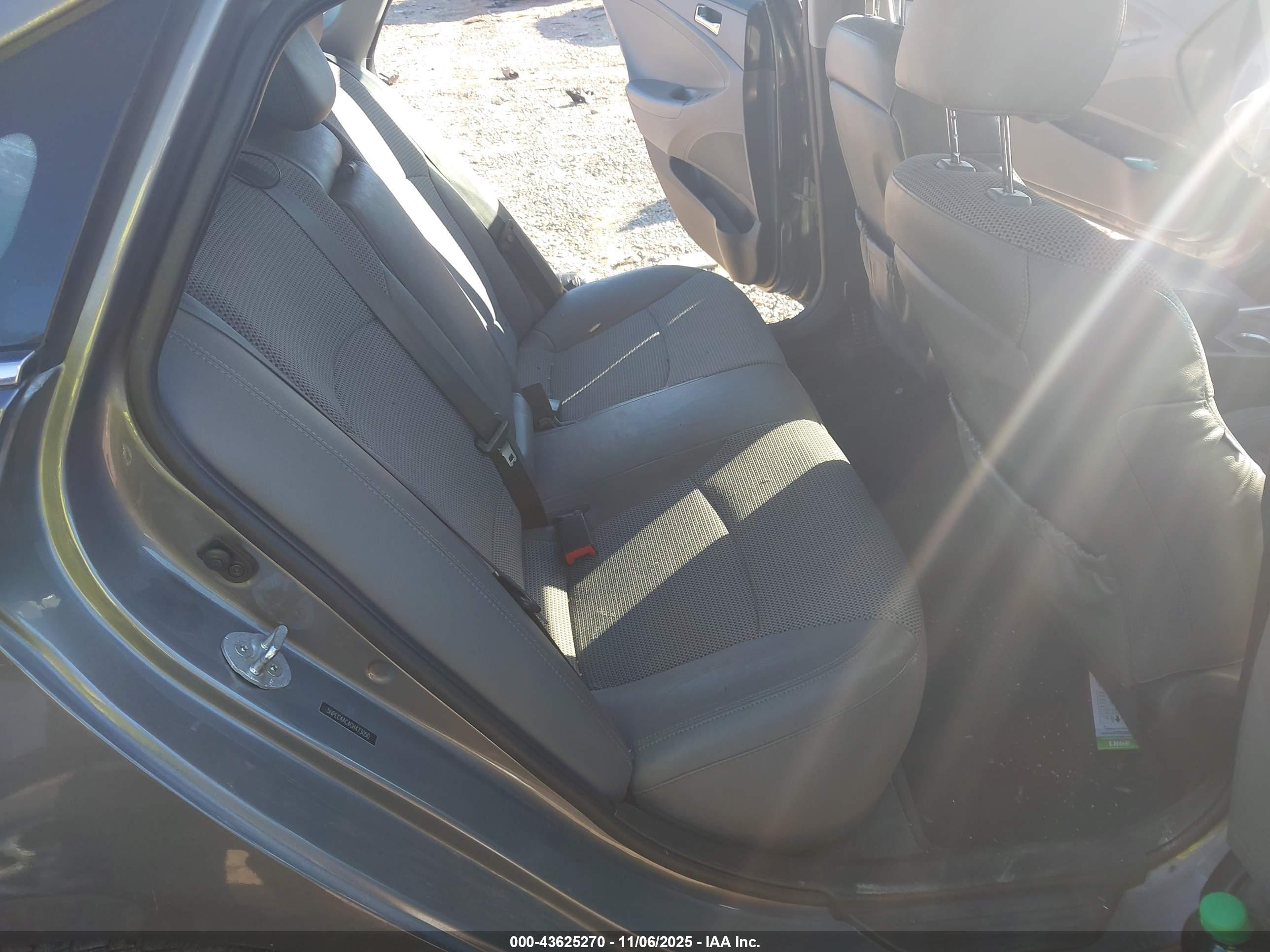 HYUNDAI SONATA image 8