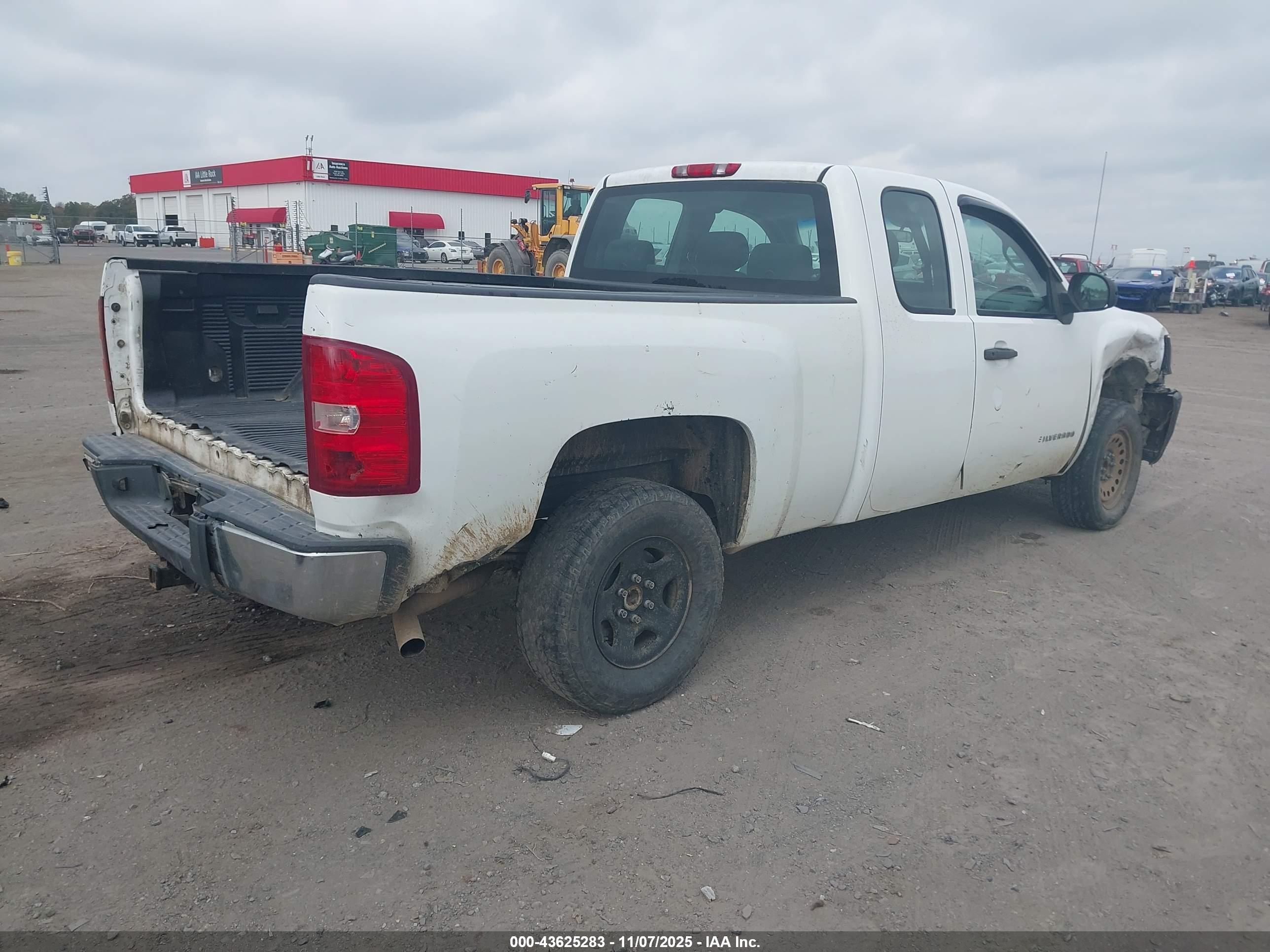 CHEVROLET SILVERADO image 4